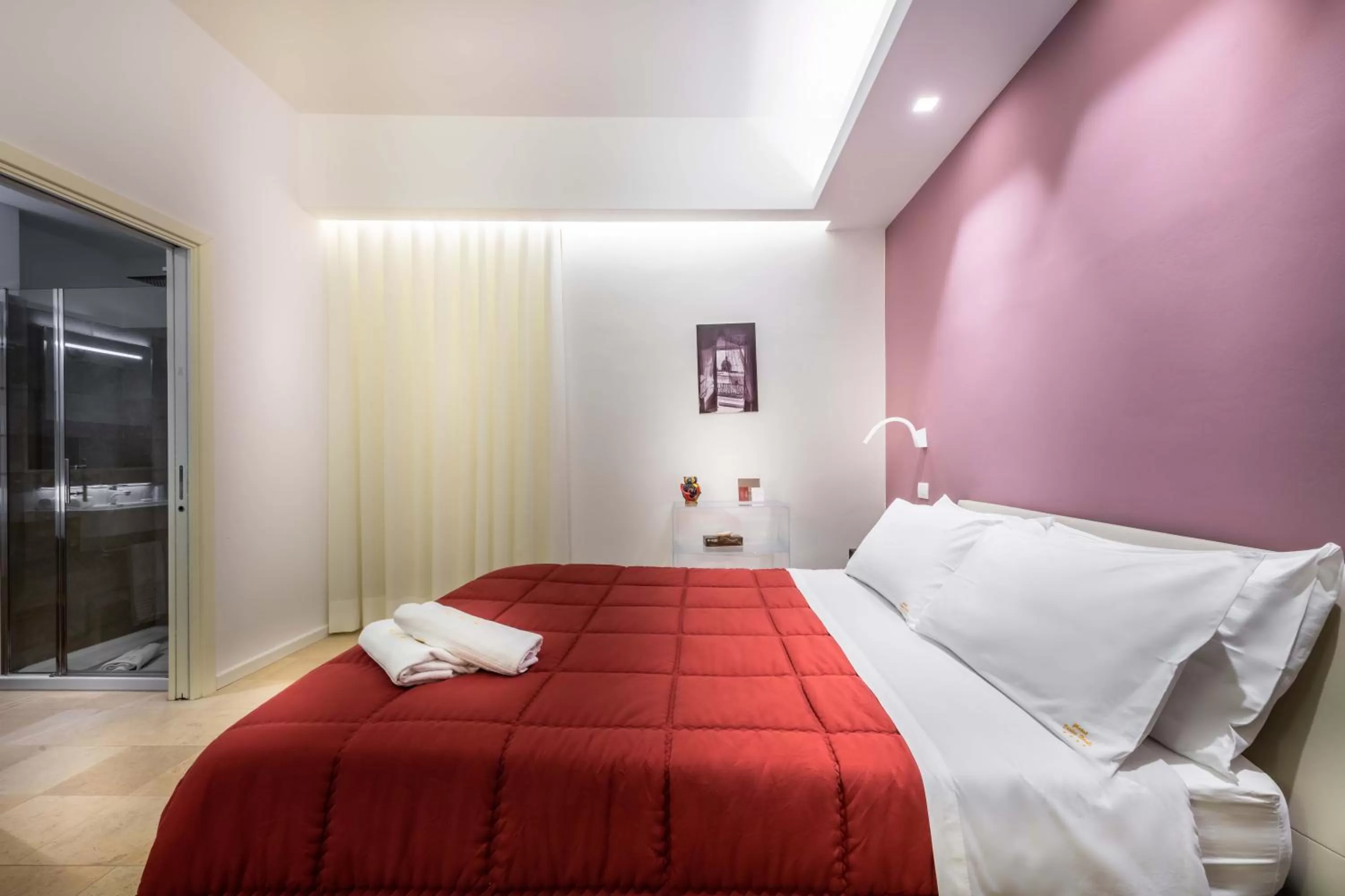 Superior Double Room with City View in Hotel Porta Reale