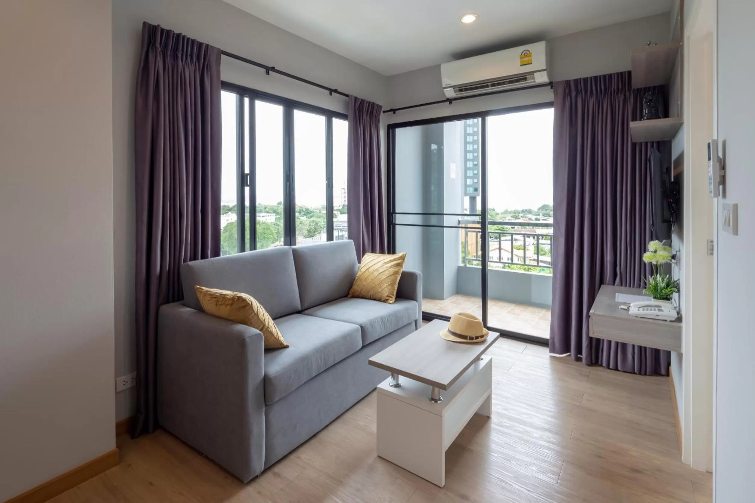 Deluxe King Room in Horsehill Hotel Sriracha