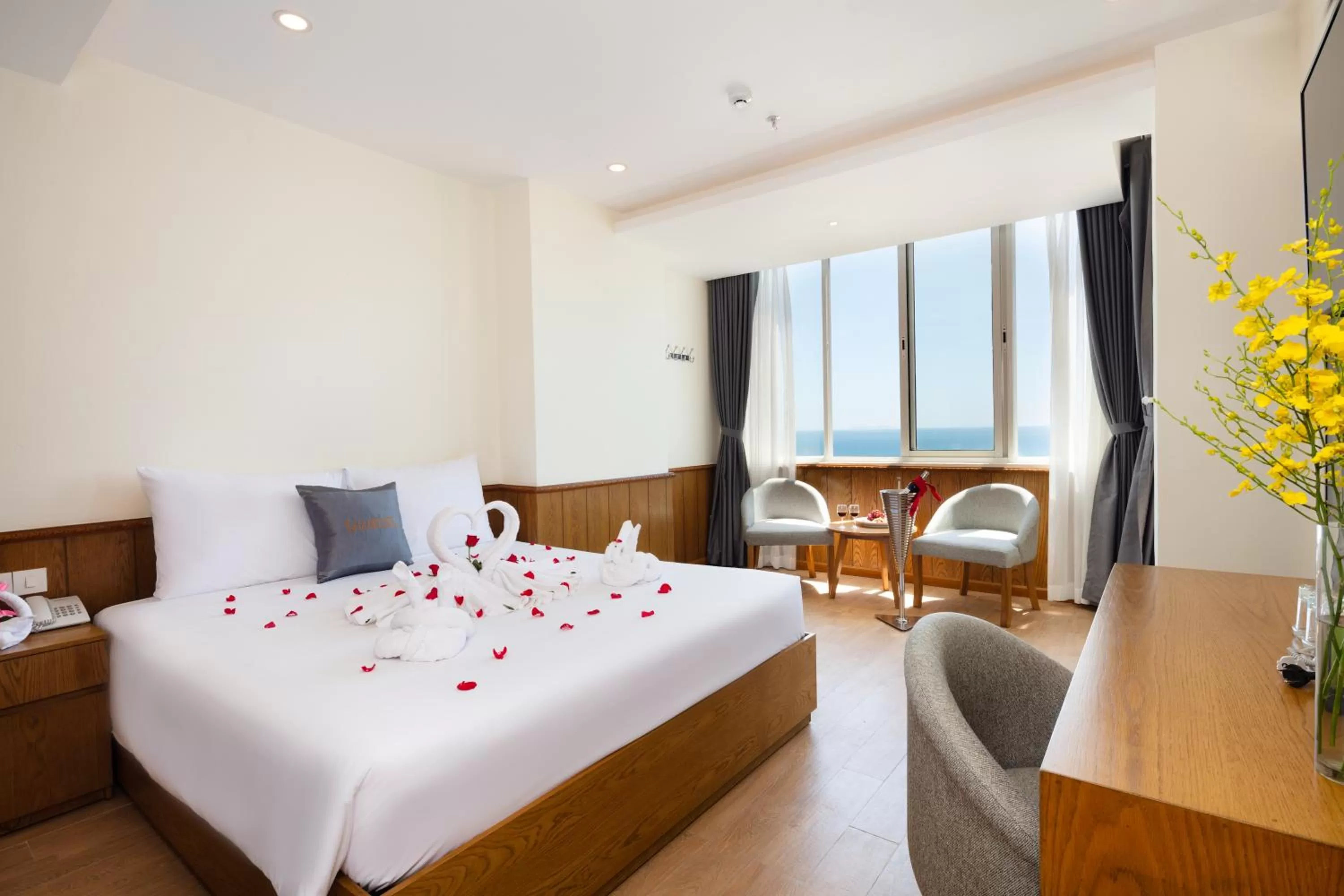 Deluxe Double Room in Glory Nha Trang Hotel