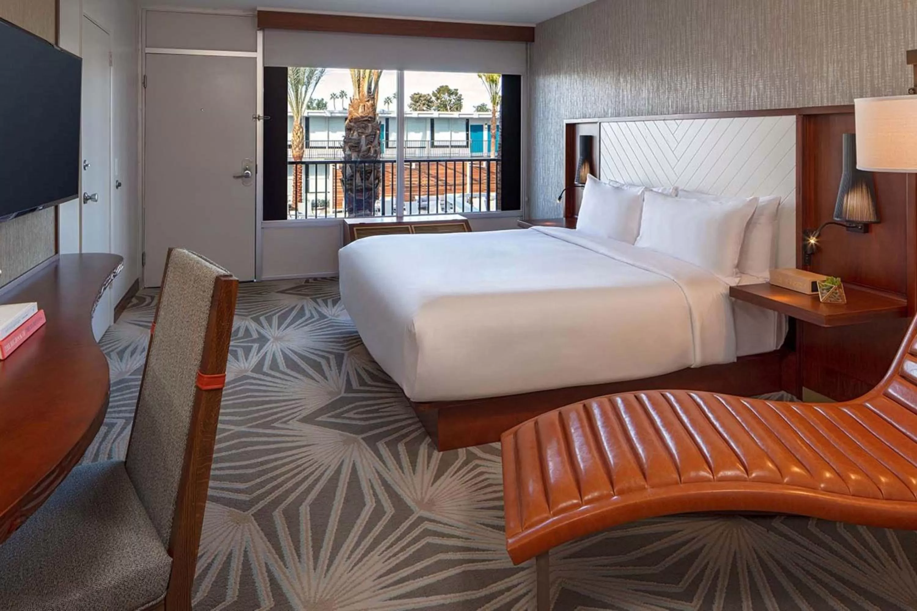 Poolside Guest room with 1 King in Hotel Adeline, Scottsdale, a Tribute Portfolio Hotel