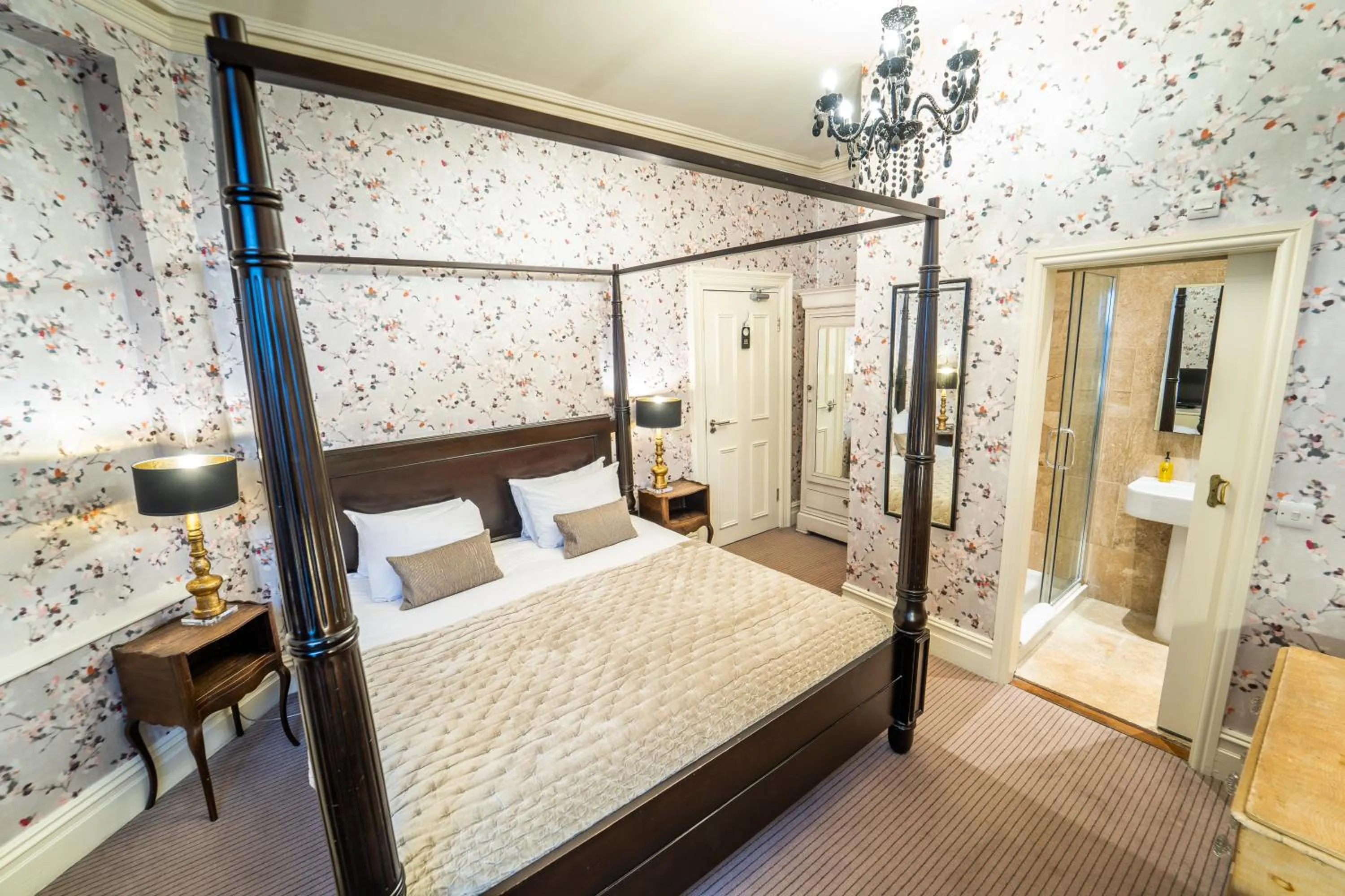 King Double Room with Four Poster Bed in Brooks Guesthouse