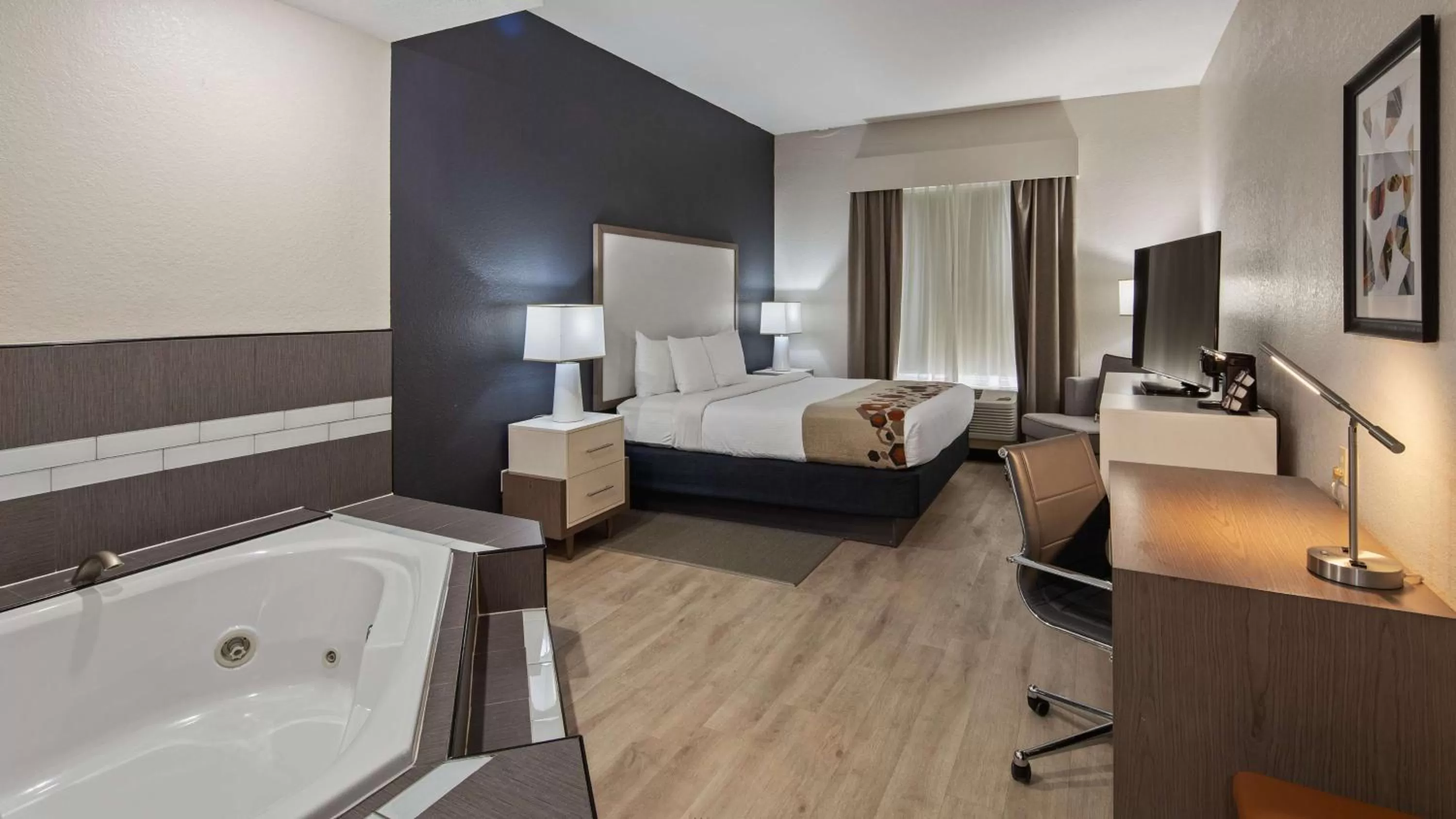 Jacuzzi King Suite - Non Smoking in Best Western Heritage Inn and Suites