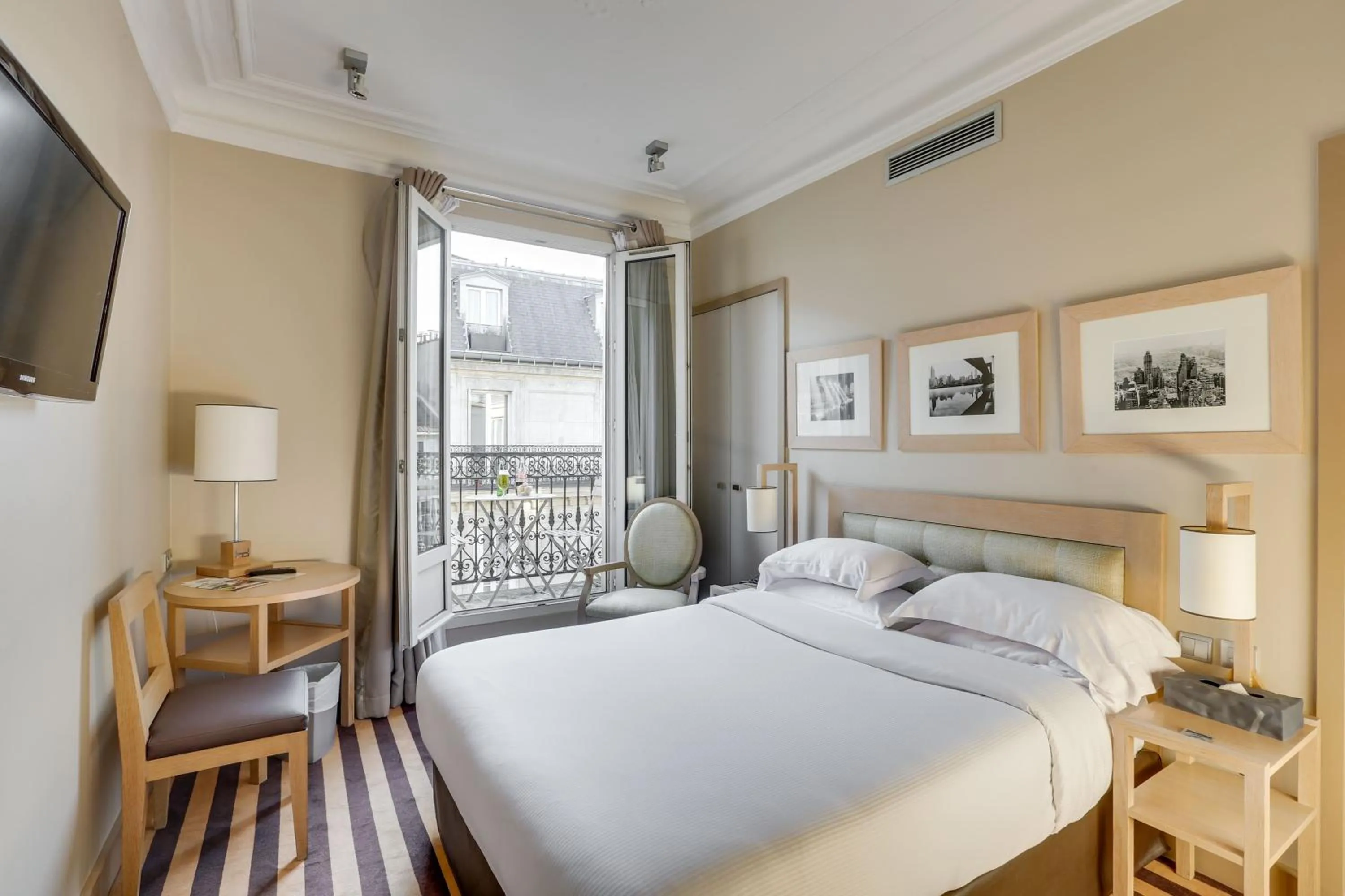 Classic Double Room in Hotel Duret Paris Champs Elysées