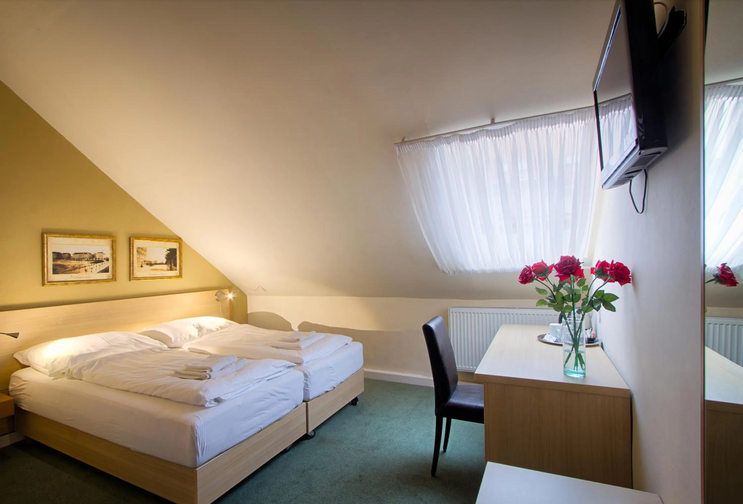 Double or Twin Economy Room - Attic in Hotel Taurus