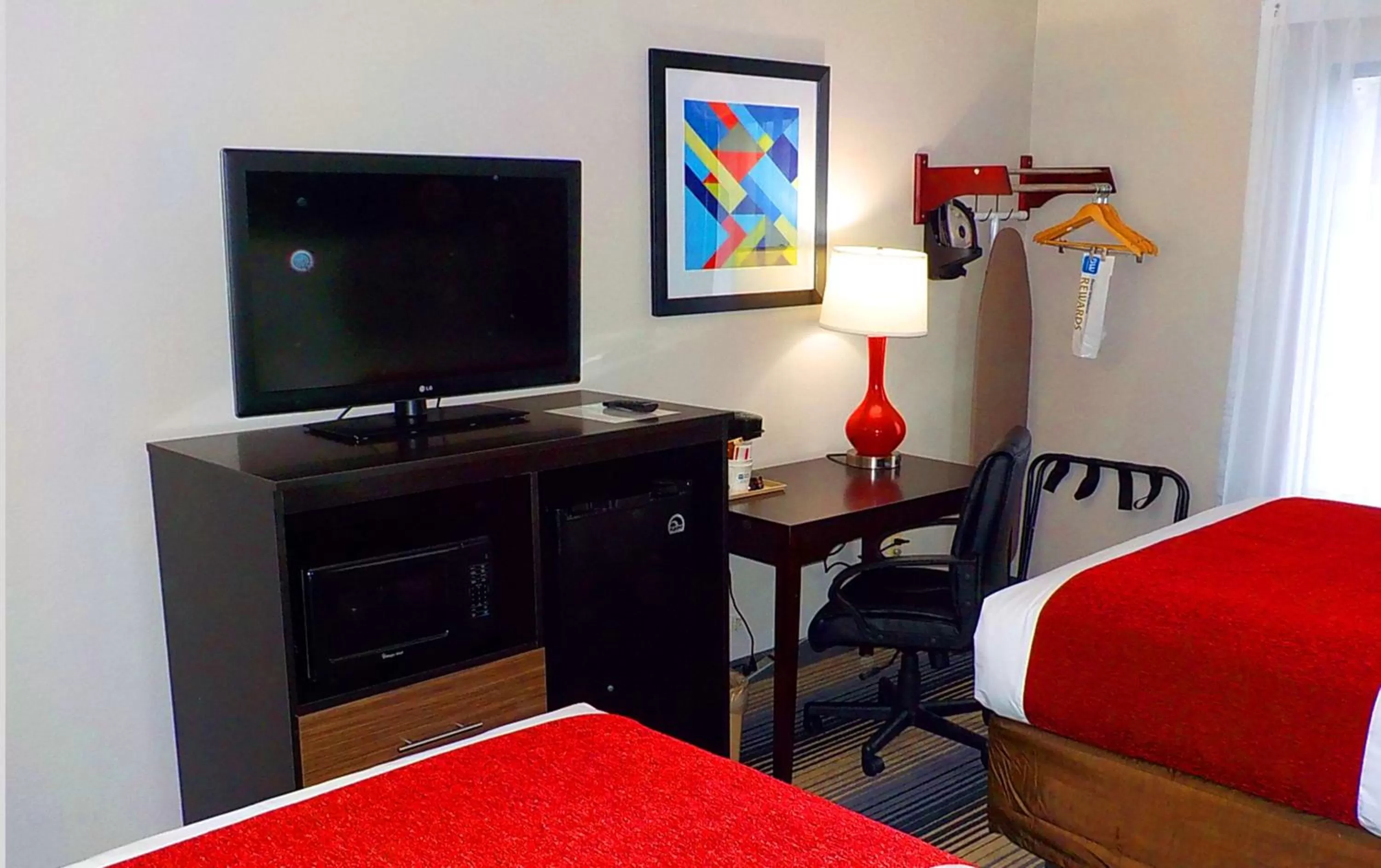 Double Room with Two Double Beds and Bath Tub - Mobility Access in SureStay Hotel by Best Western Florence