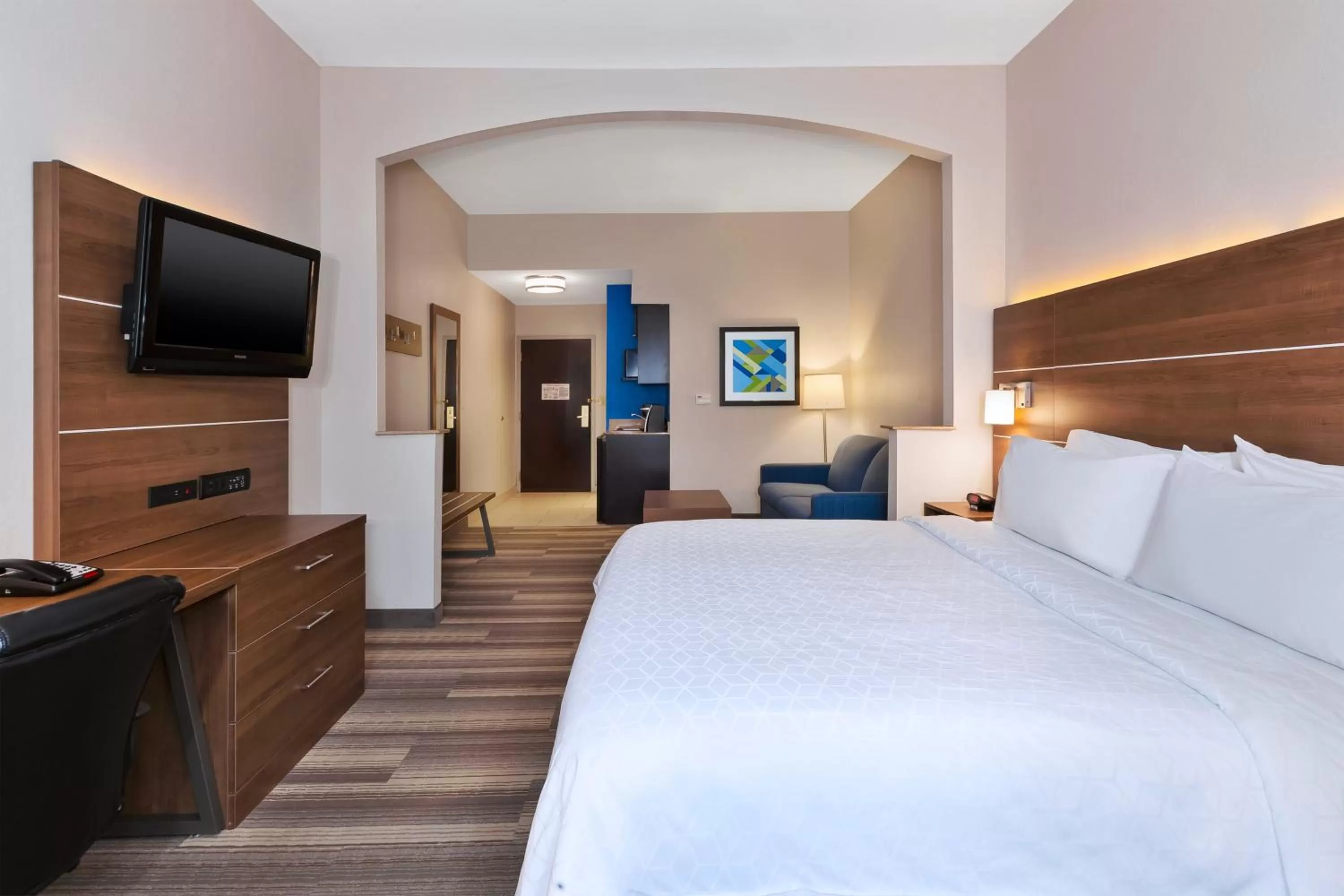 King Suite with Sofa Bed in Holiday Inn Express Hotel & Suites Warminster-Horsham by IHG