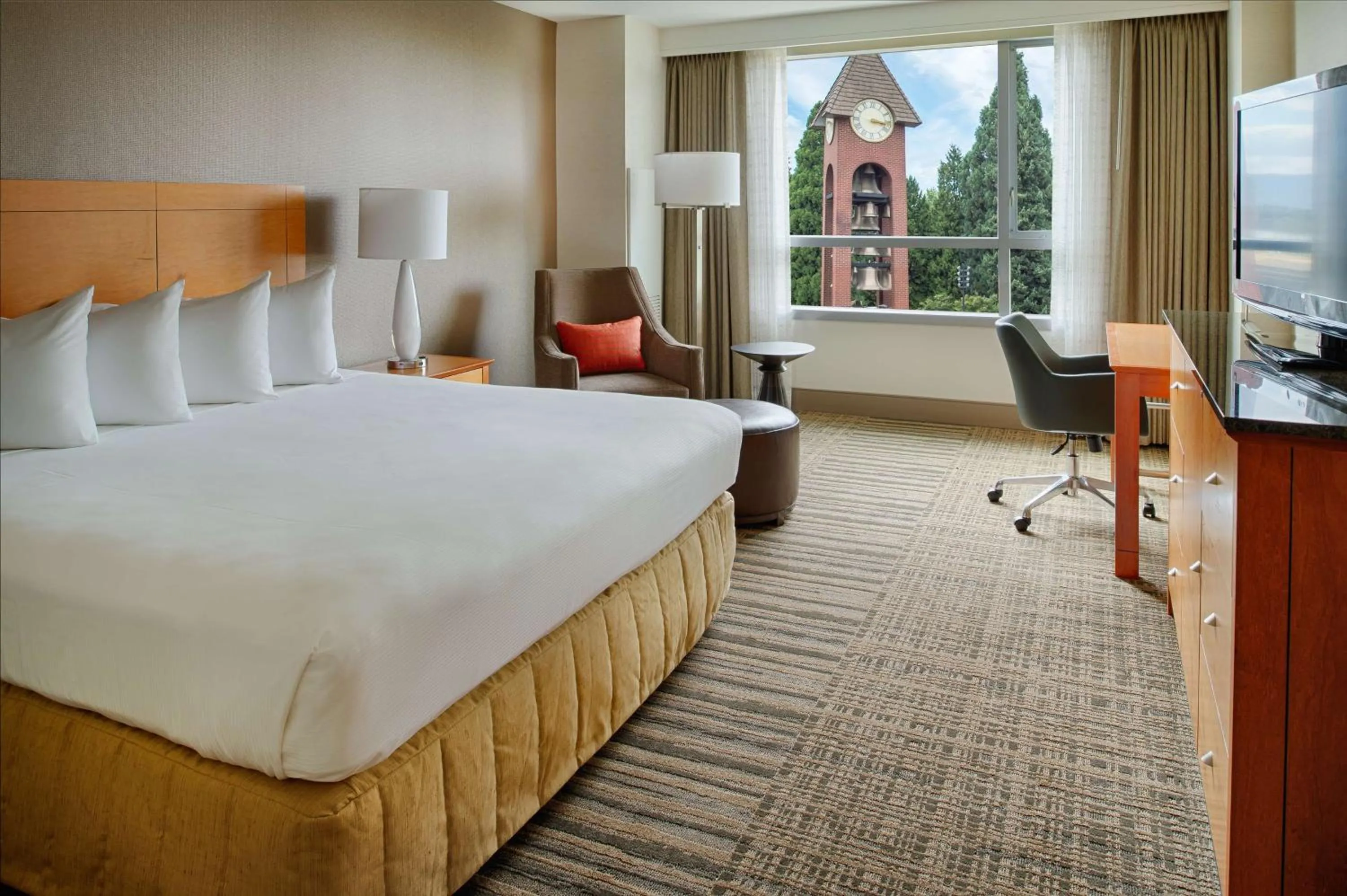 King Room with Park View in Hilton Vancouver Washington