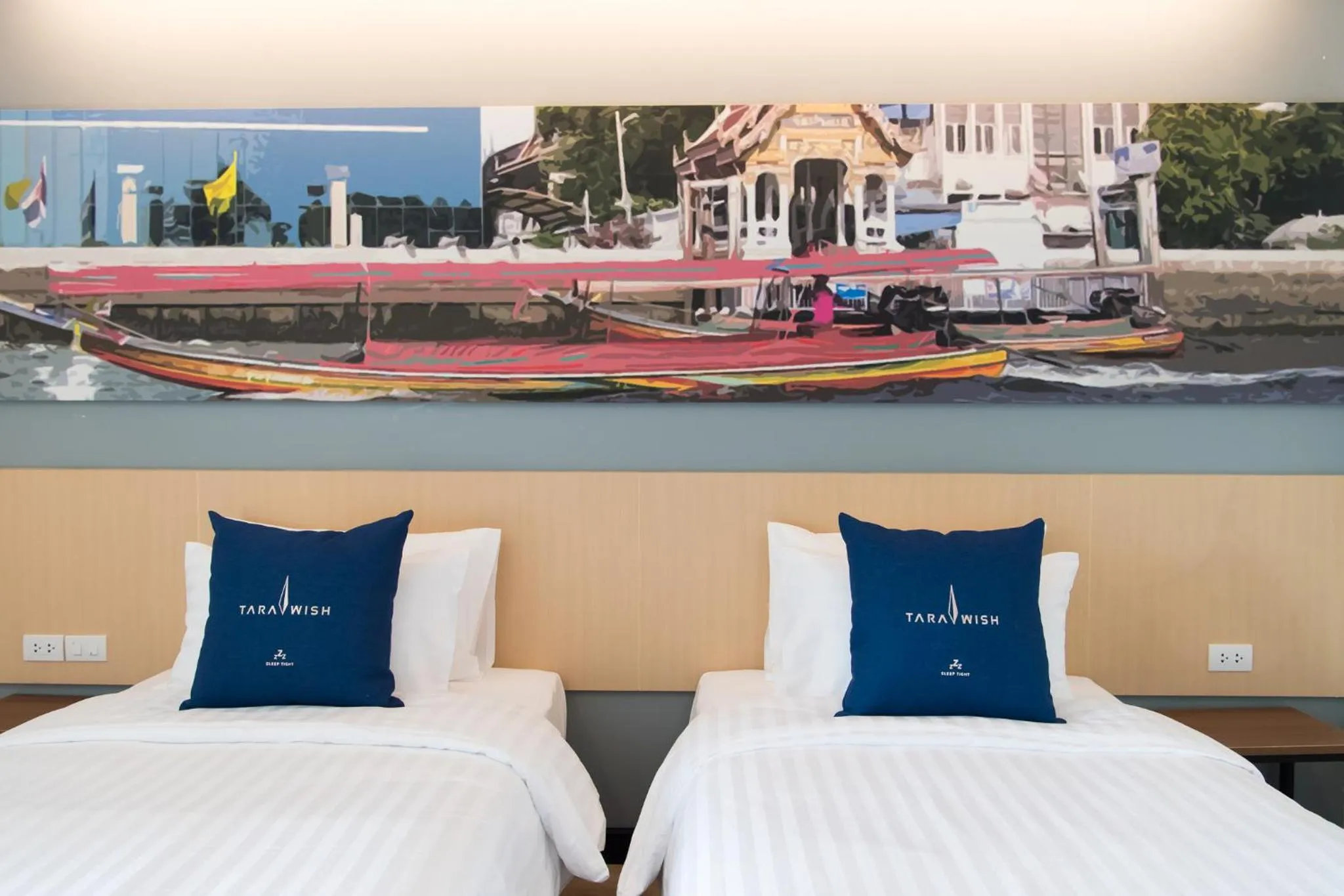 Standard Twin Room in Tarawish Hotel