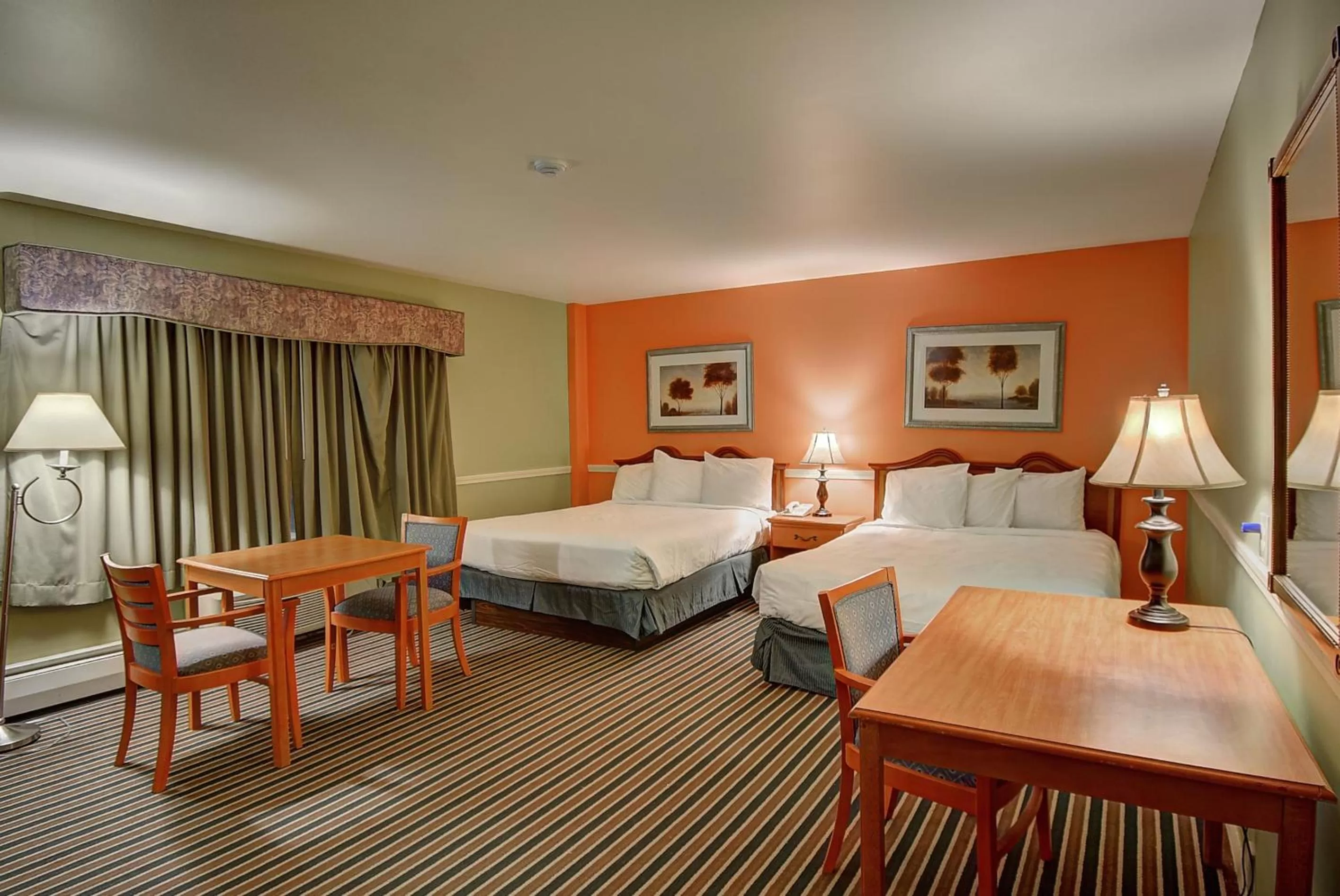 Deluxe Queen Room with Two Queen Beds in Colonial Motel and Spa