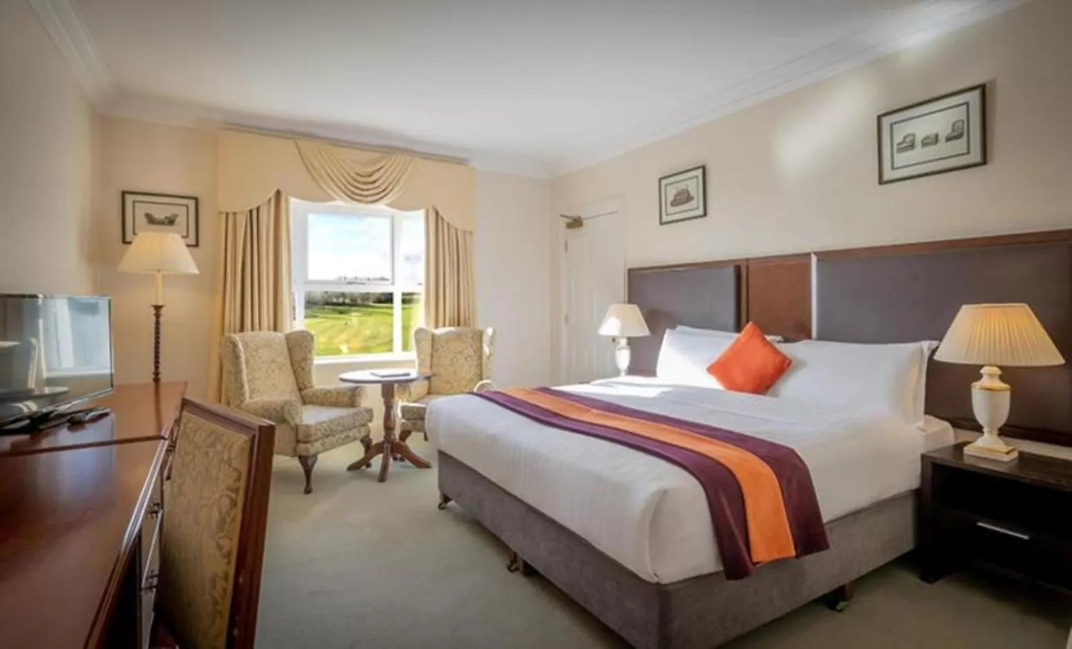 Deluxe King Room in Hotel Woodstock Ennis