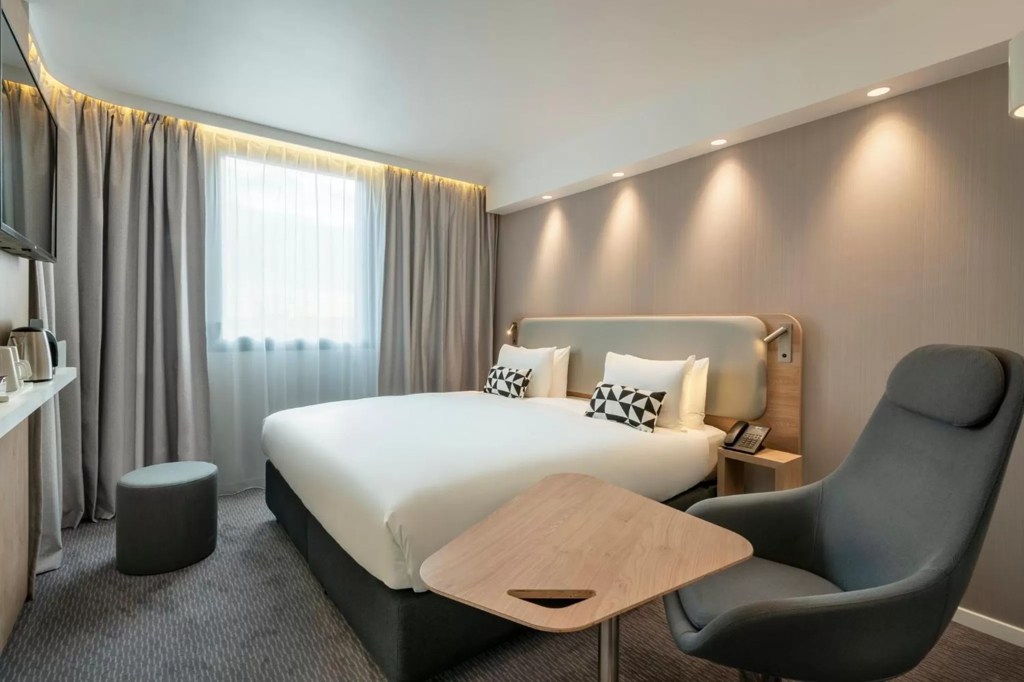 Standard King Room - Free Breakfast in Holiday Inn Express - Marne-la-Vallée Val d'Europe by IHG