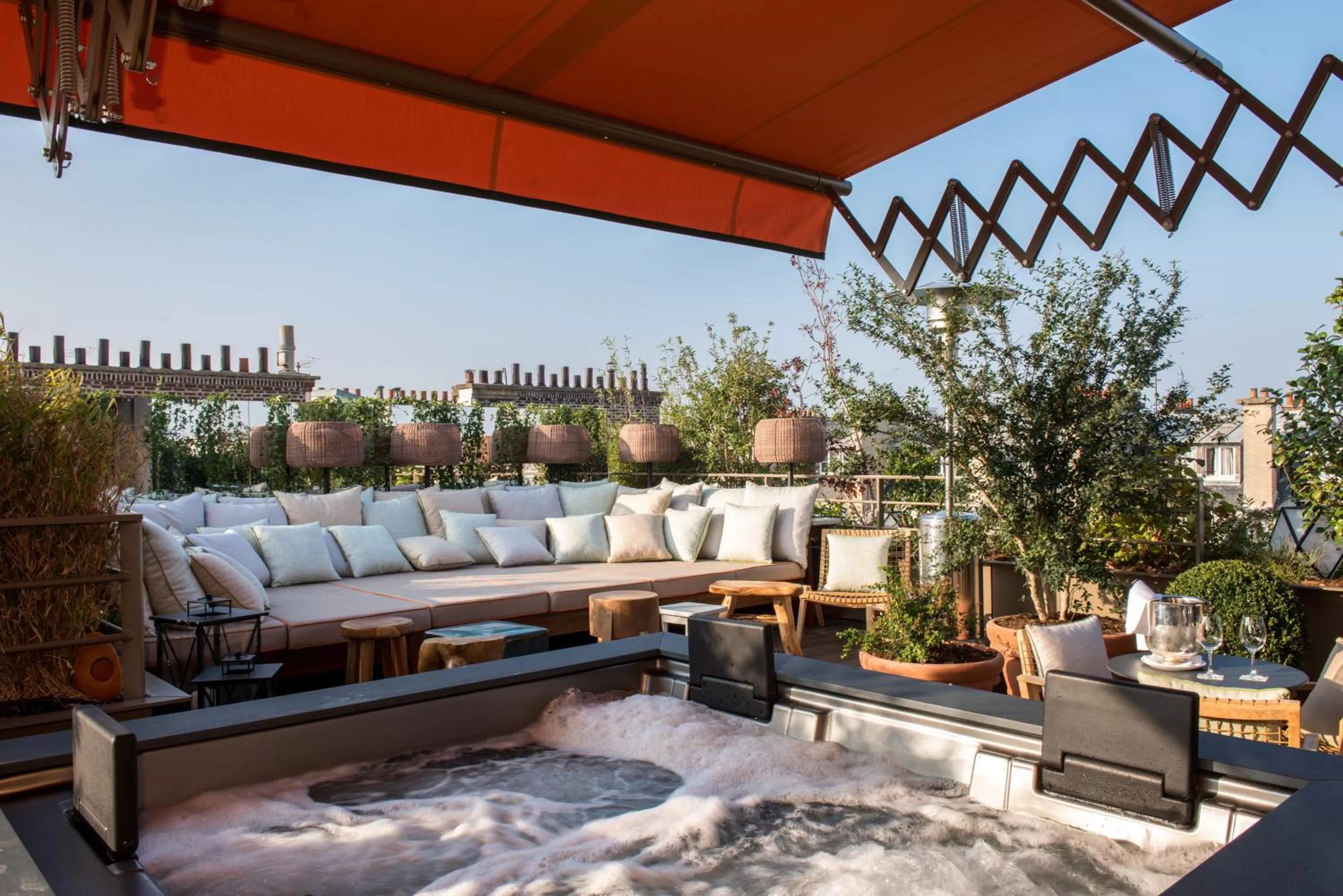 Suite with Terrace and Spa Bath in Brach Paris - Evok Collection