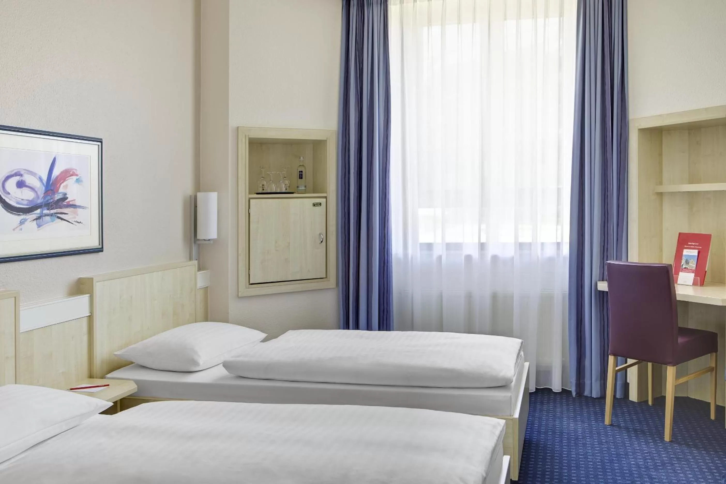 Standard Twin Room in IntercityHotel Freiburg