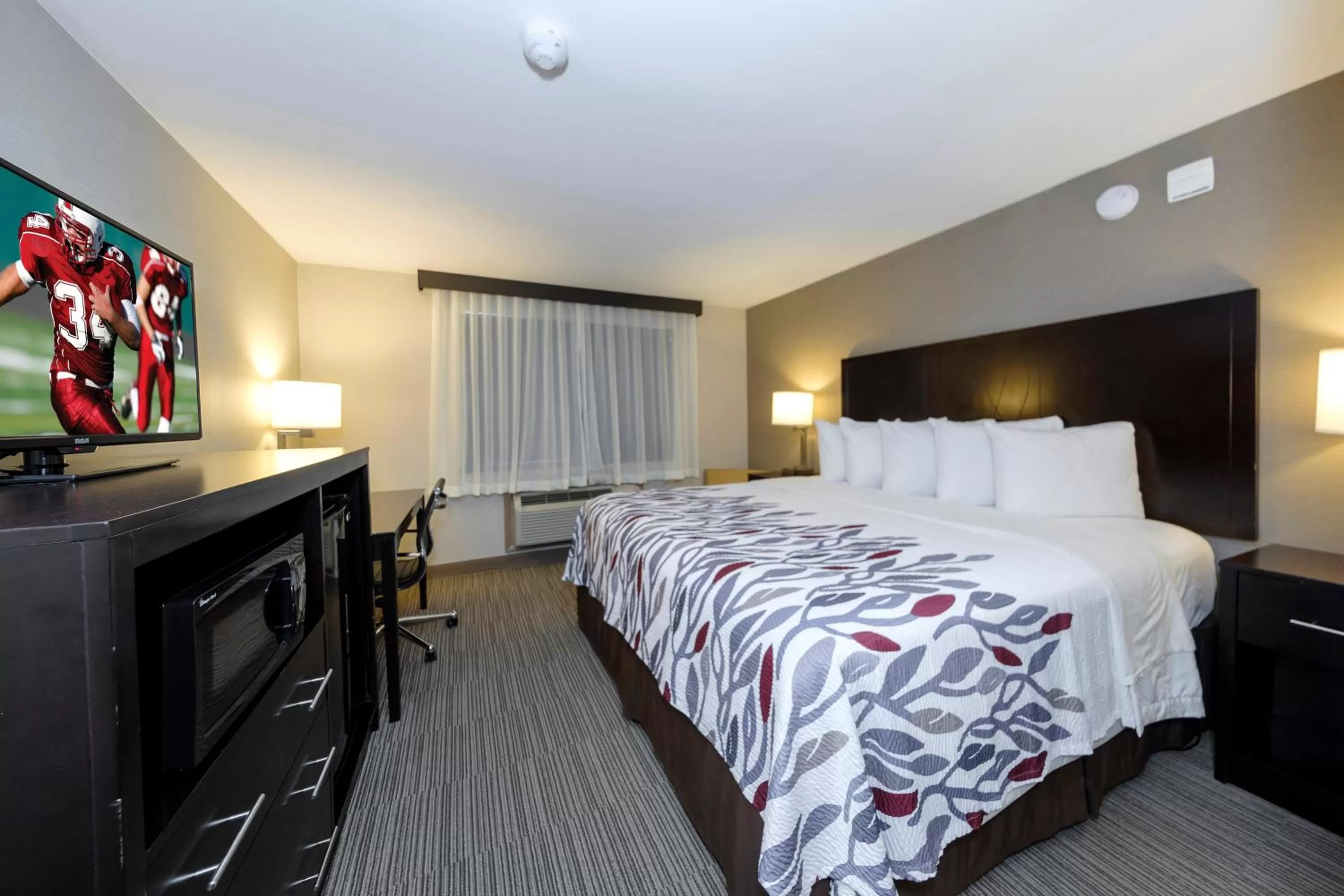 Superior King Room - Non-Smoking in Red Roof Inn & Suites Newburgh - Stewart Airport West Point