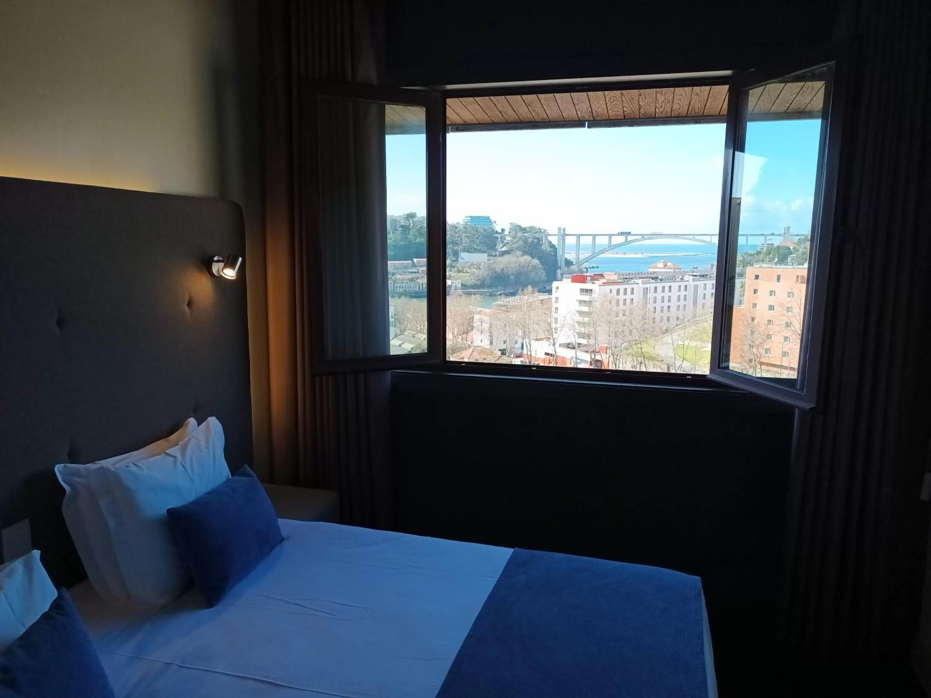 Deluxe Double or Twin Room with Sea View in Vilar Oporto Hotel