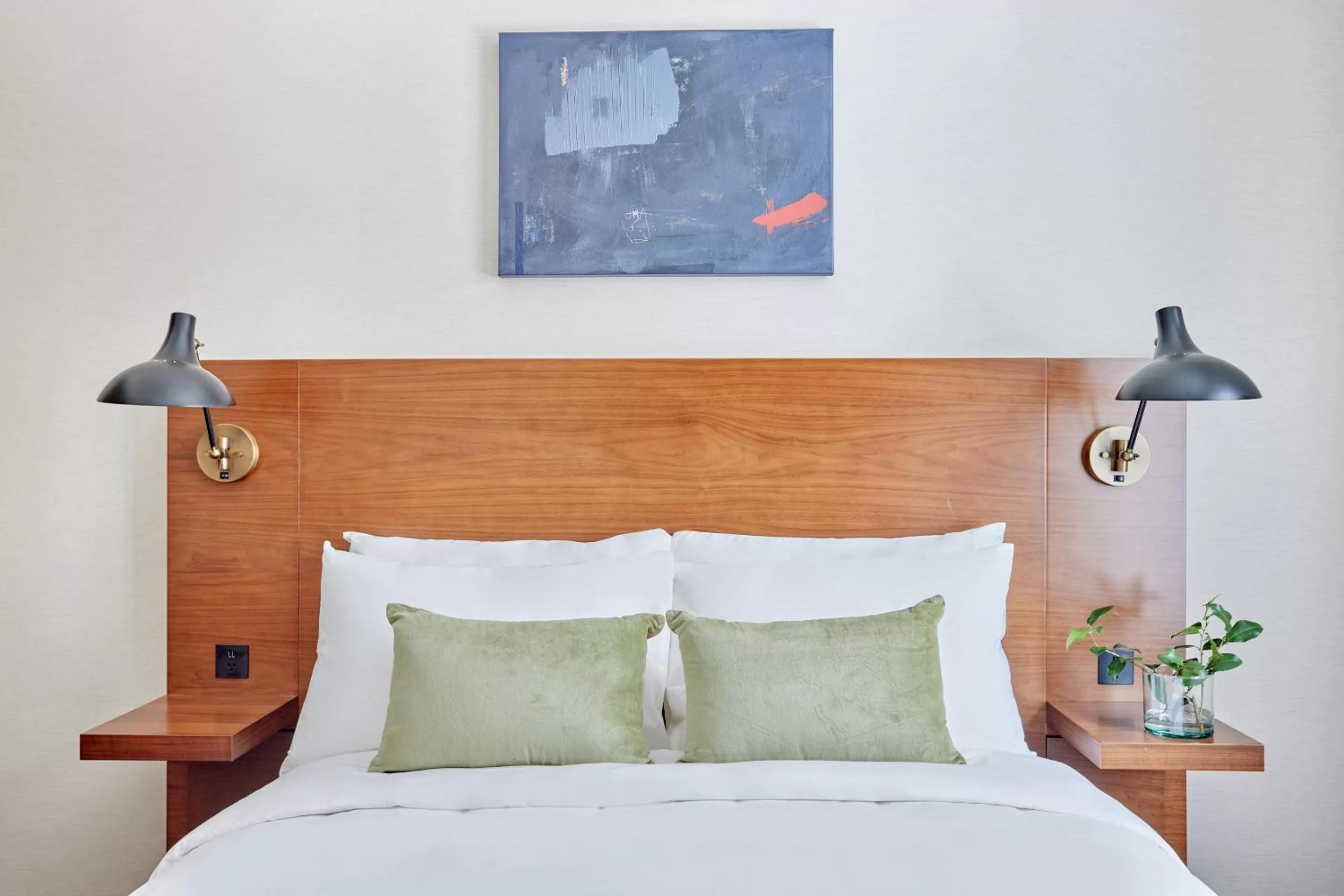 Queen Room in FOUND Hotel, San Francisco