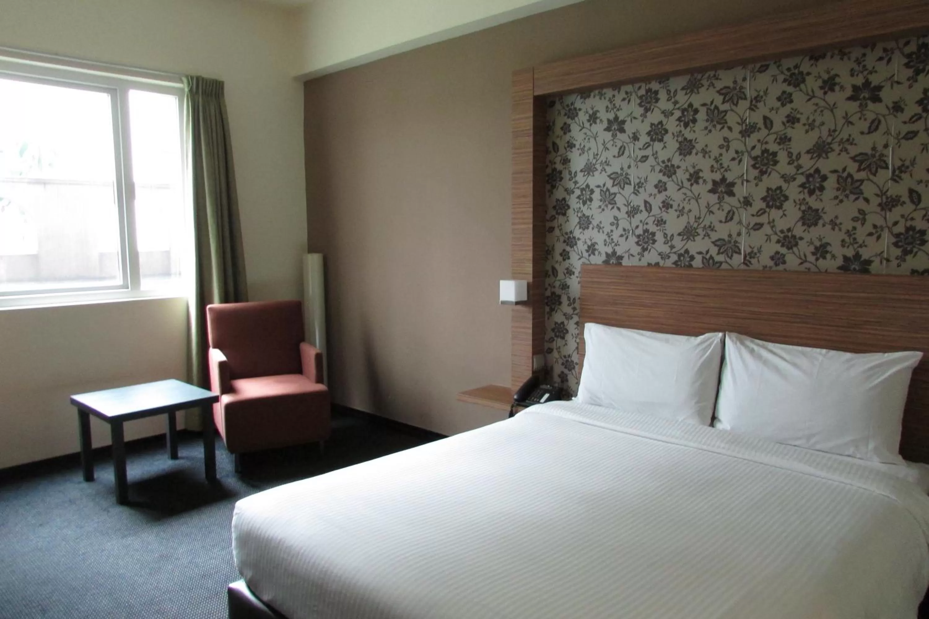 Deluxe Double Room in Strand Hotel