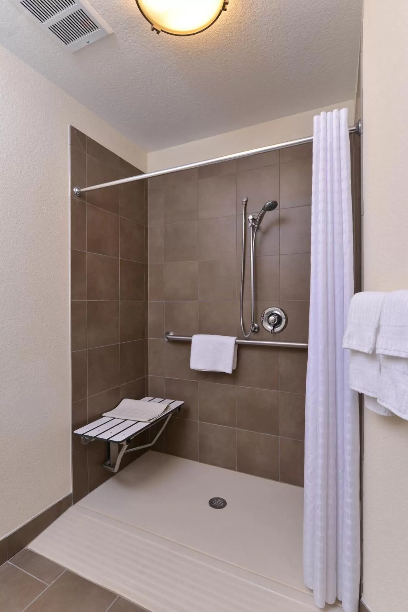 Queen Room - Disability Access Tub/ Non-Smoking in Candlewood Suites Casper, an IHG Hotel