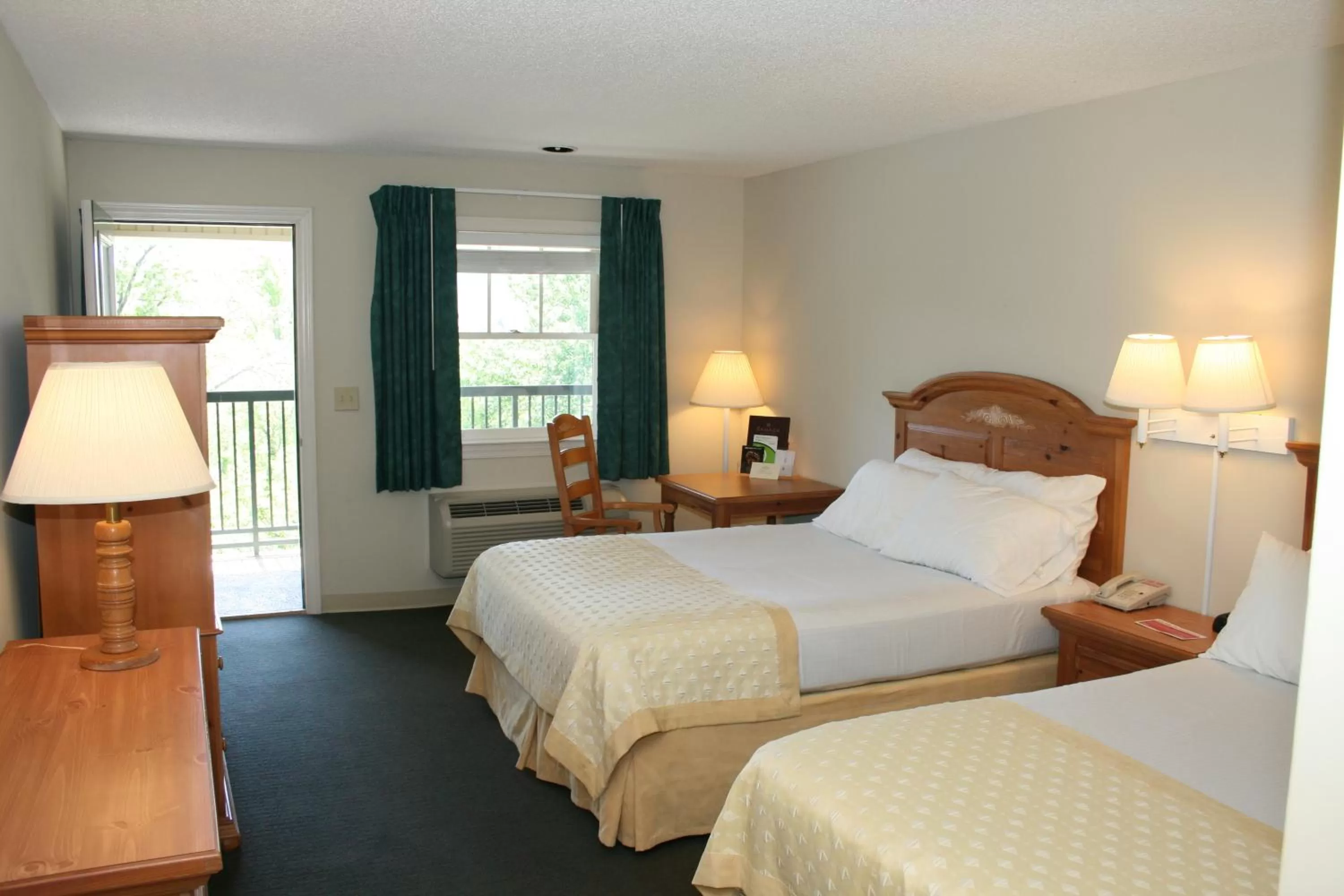 Standard Queen Room with Two Queen Beds - Disability Access in Lake Chatuge Lodge