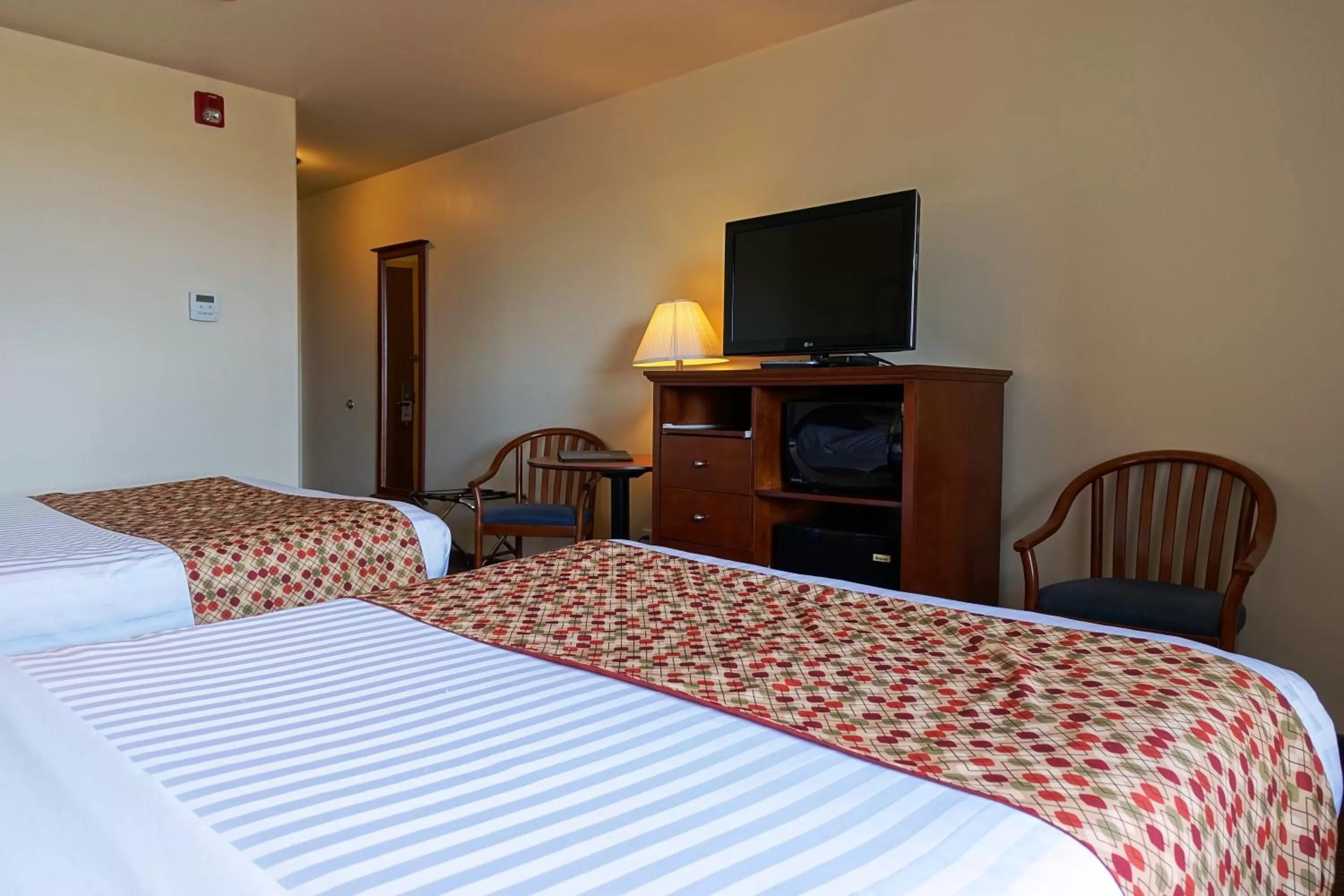 Queen Room with Two Queen Beds - Non-Smoking in Super 8 by Wyndham Caraquet