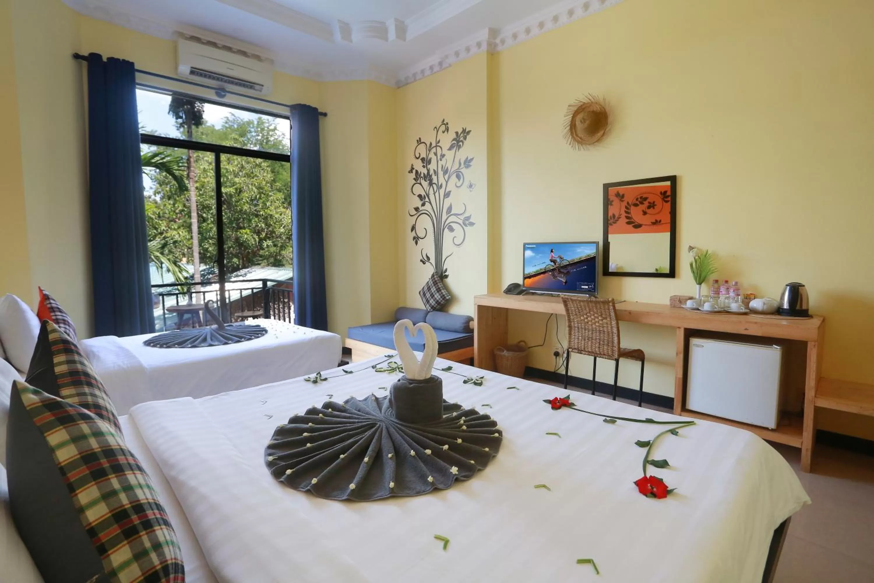 Deluxe Family Room with Balcony @ Free Pickup in Central Privilege Hotel