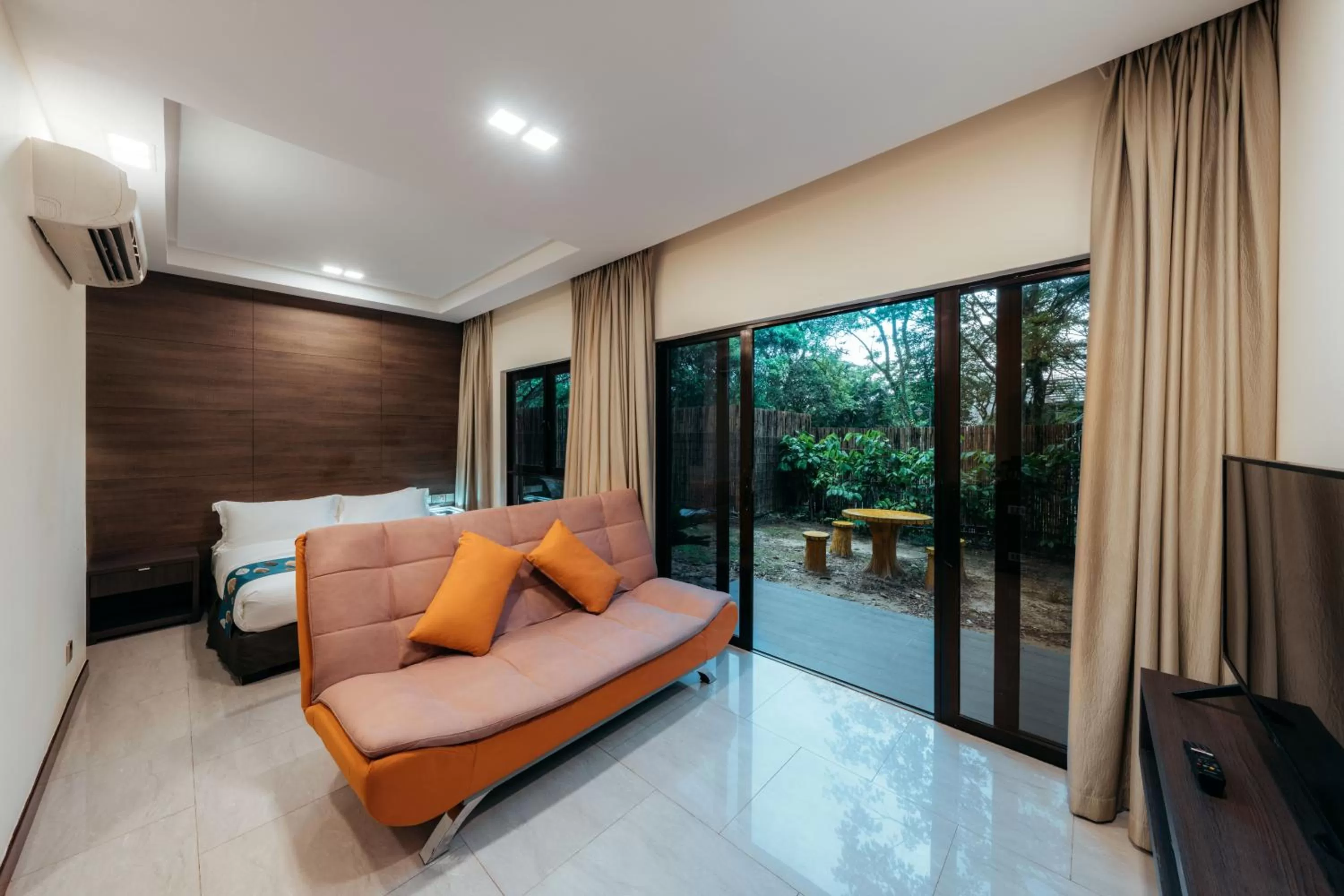Queen Room with Spa Bath in Kranji Sanctuary Resort