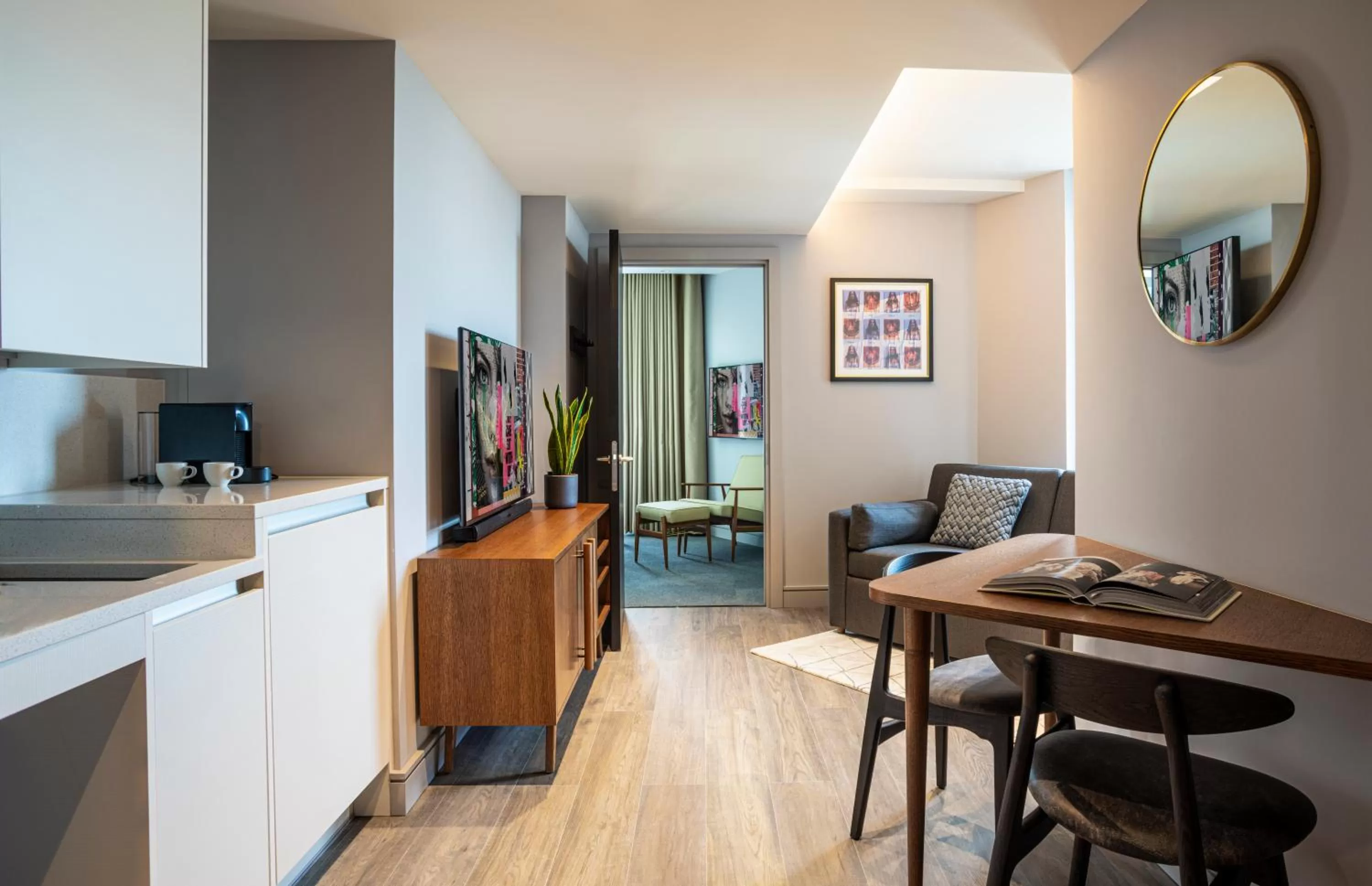Twin Accessible Apartment in The Gate London City