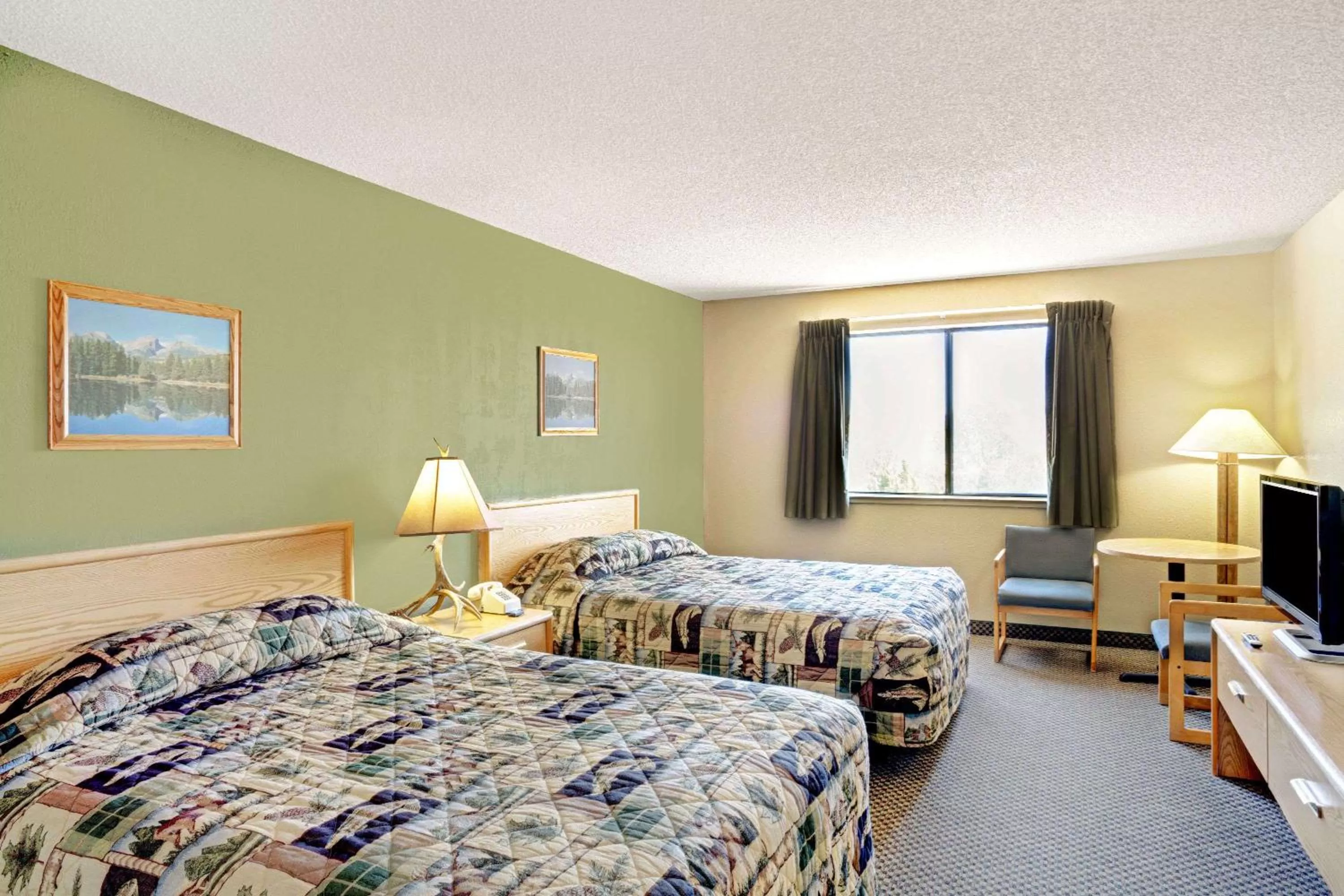 Double Room with Two Double Beds - Non-Smoking in Topaz Lodge