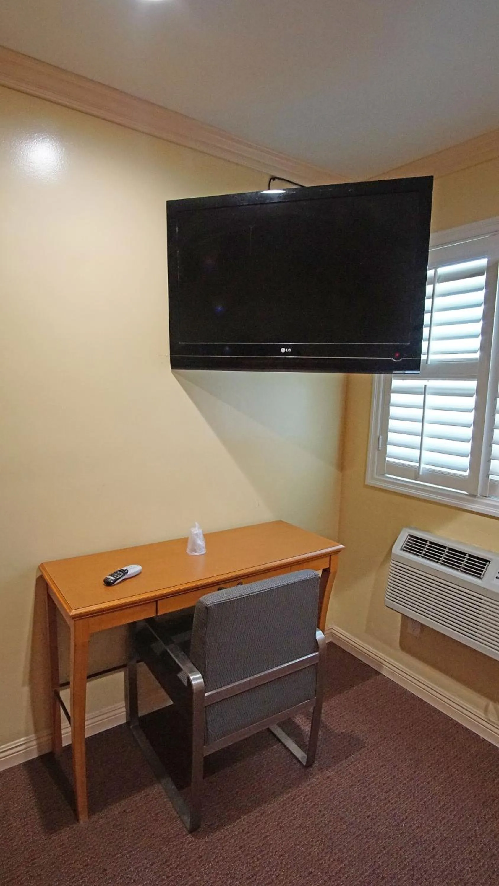 Queen Room with Two Queen Beds in Rosa Bell Motel - Los Angeles