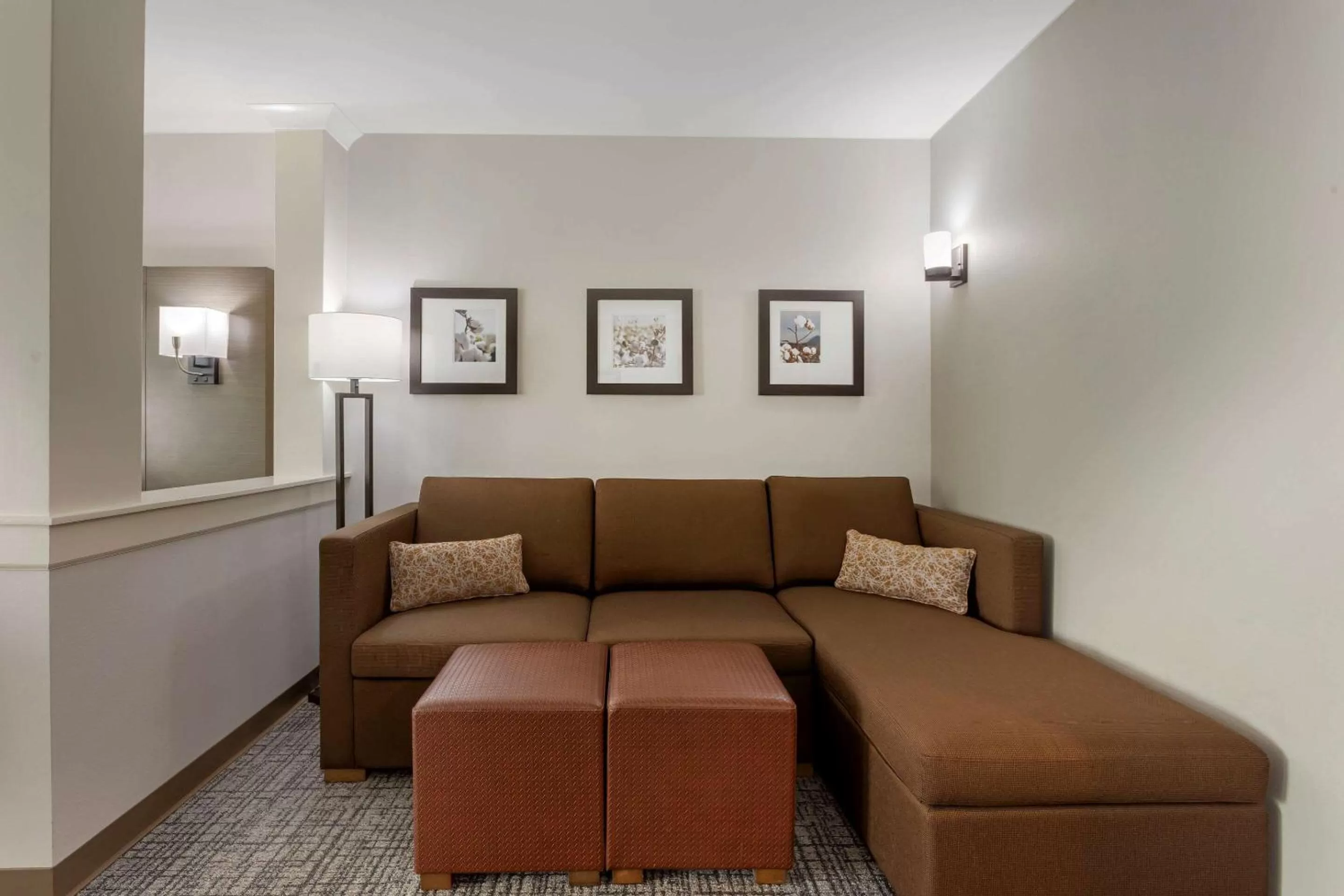 King Suite with Accessible Tub and Sofabed - Accessible/Non Smoking in Comfort Inn Jonesboro