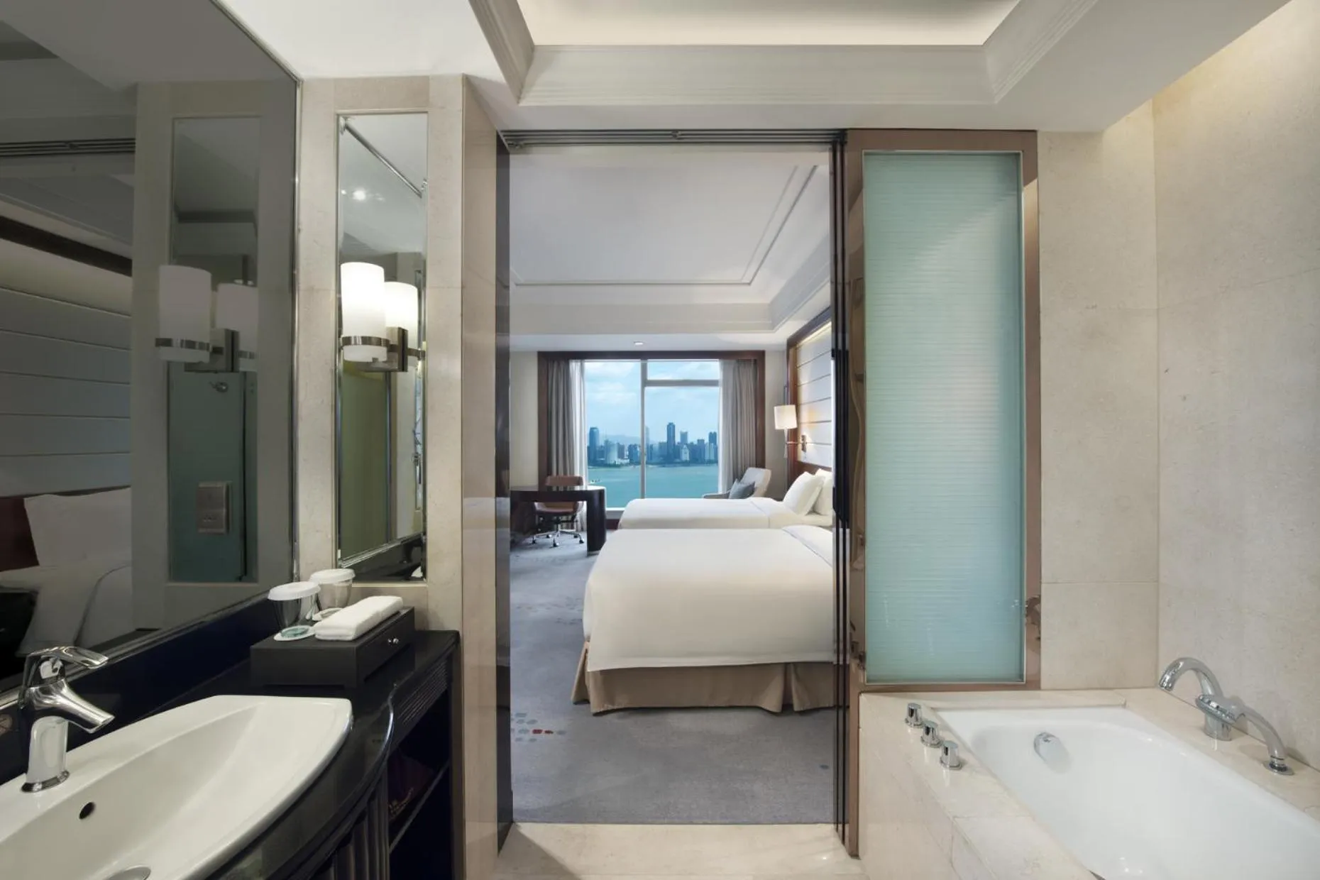 Standard Twin Room with River View in Crowne Plaza Nanchang Riverside by IHG