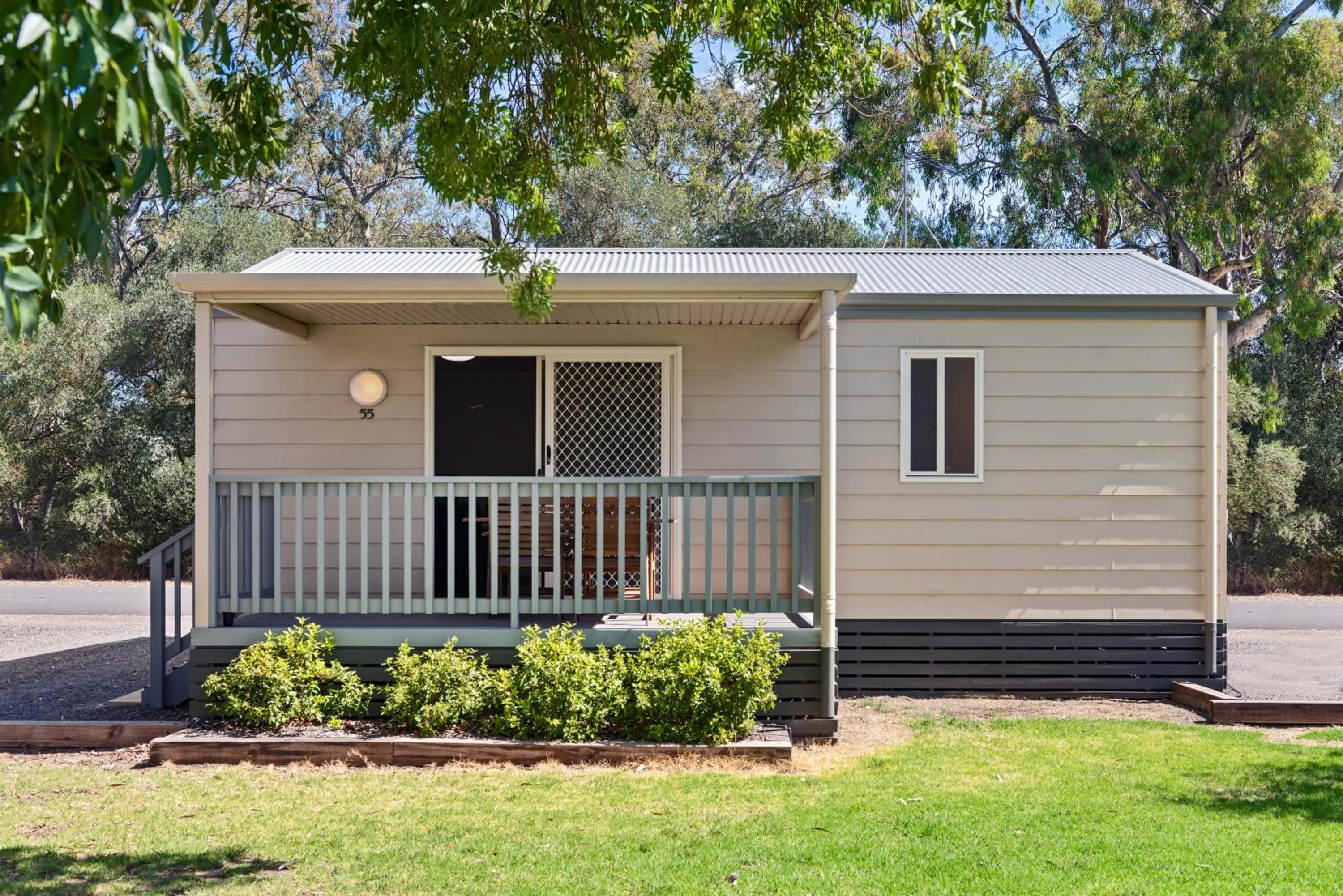 Deluxe 1 Bedroom Cabin - Sleeps 4 in Discovery Parks - Barossa Valley