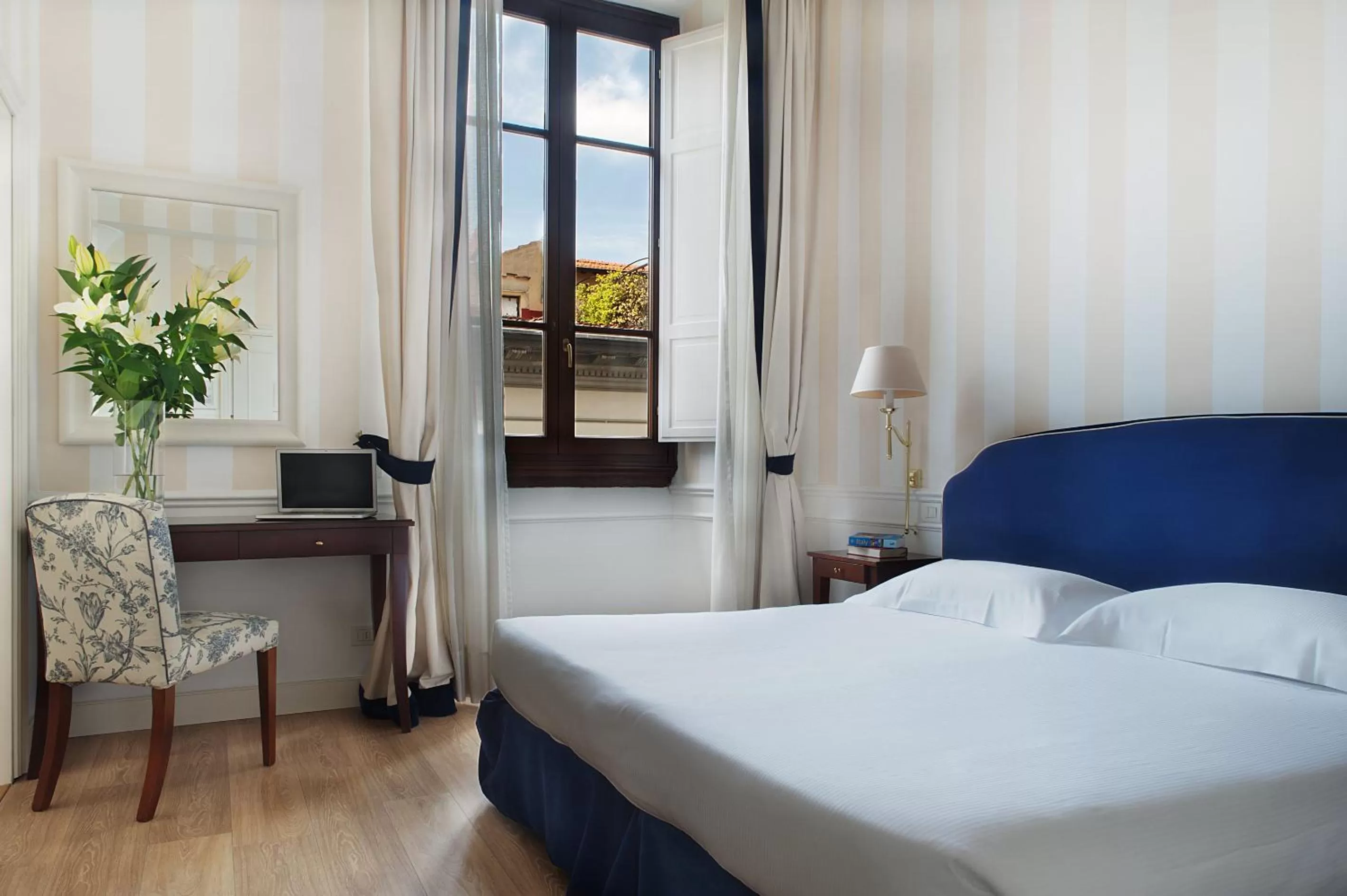 Classic Double Room or Twin Room - single occupancy in FH55 Hotel Calzaiuoli