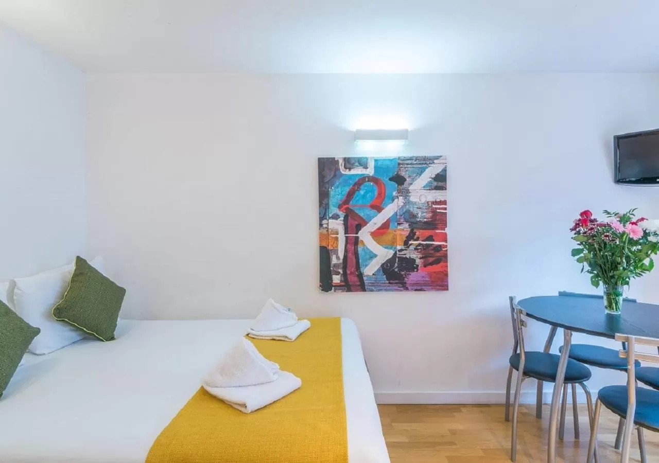 Family Deluxe Apartment in Hyde Park Executive Apartments