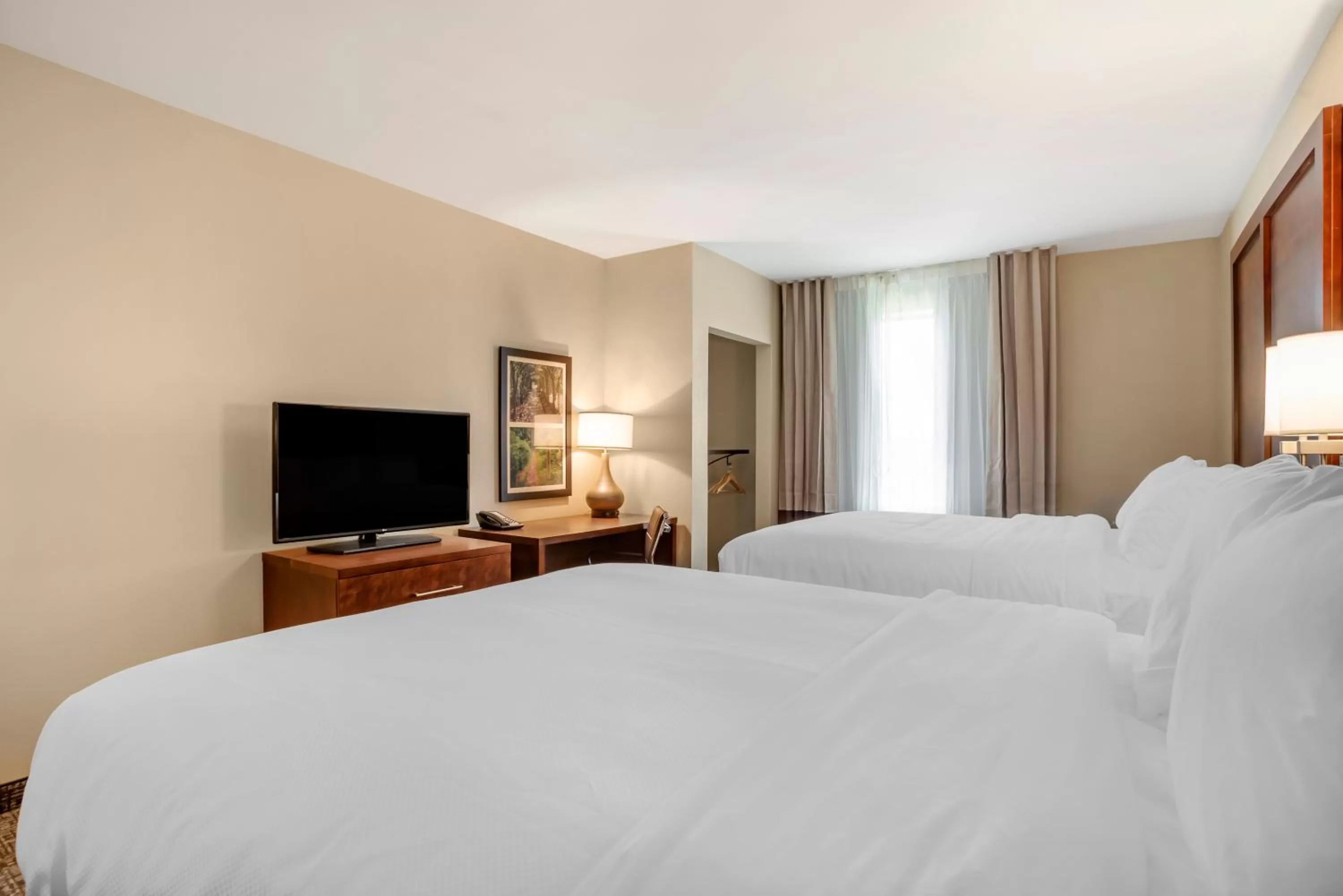 Standard Queen Room with Two Queen Beds - Non-Smoking in Comfort Inn & Suites Winchester