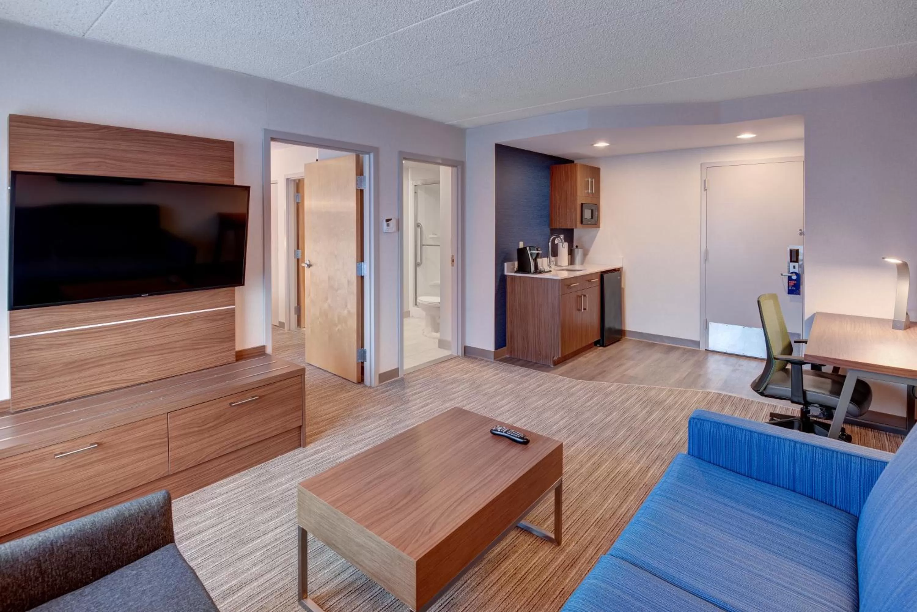 King Suite in Holiday Inn Express & Suites West Long Branch - Eatontown by IHG