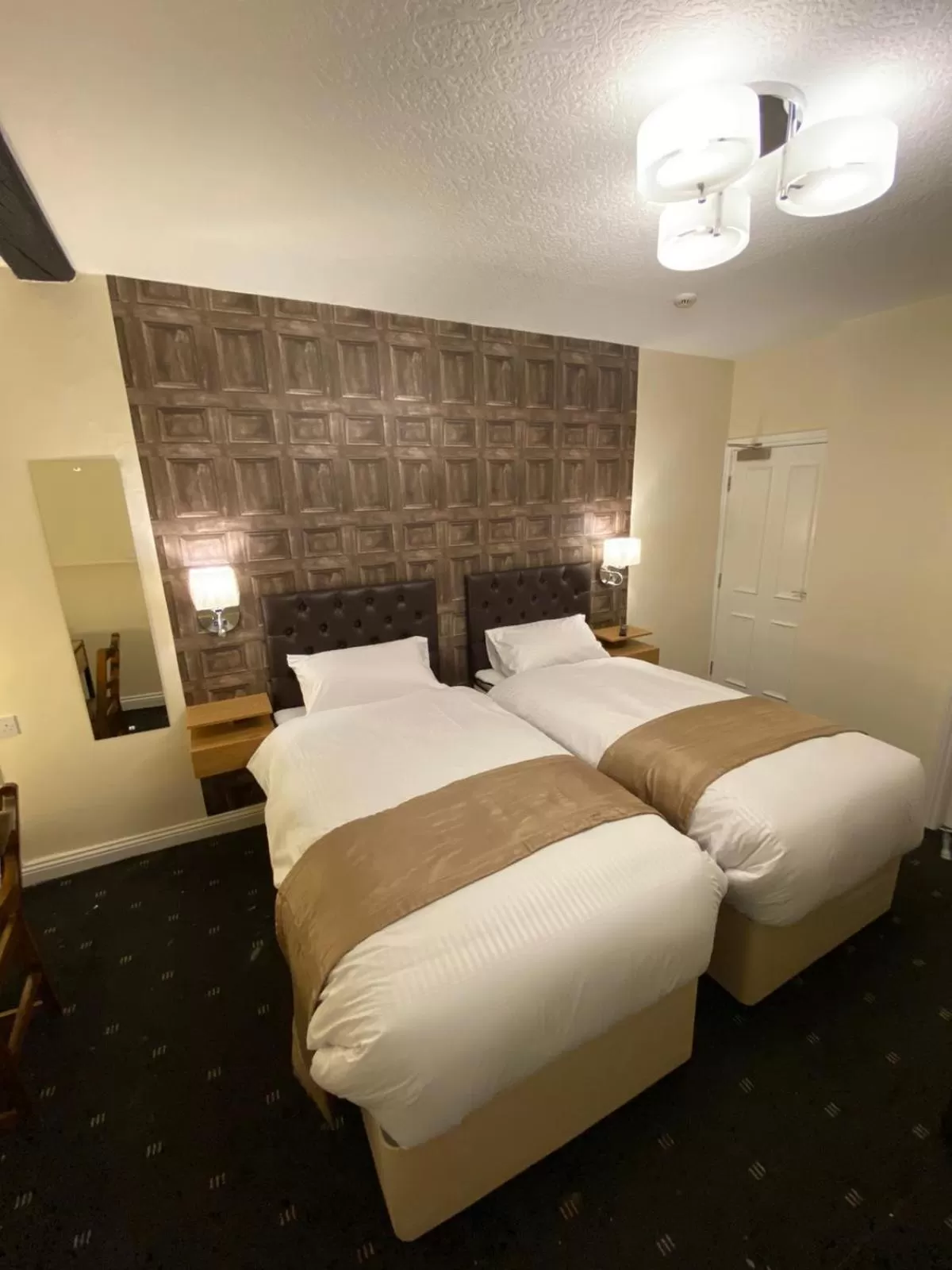 Small Twin Room in The Redwell Inn