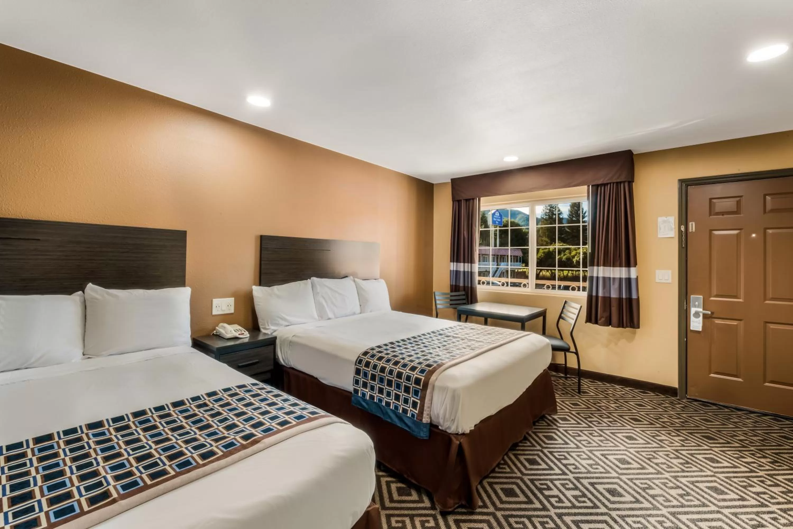 Standard Double Queen Room in Americas Best Value Inn - Ukiah