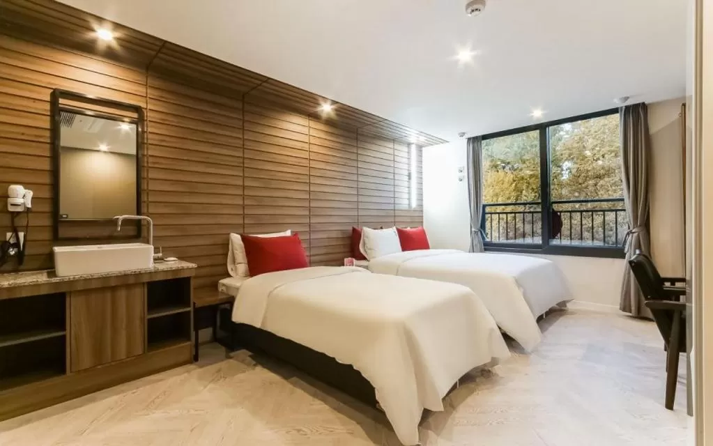 Superior Twin Room with Garden View in Maron Hotel Nampo