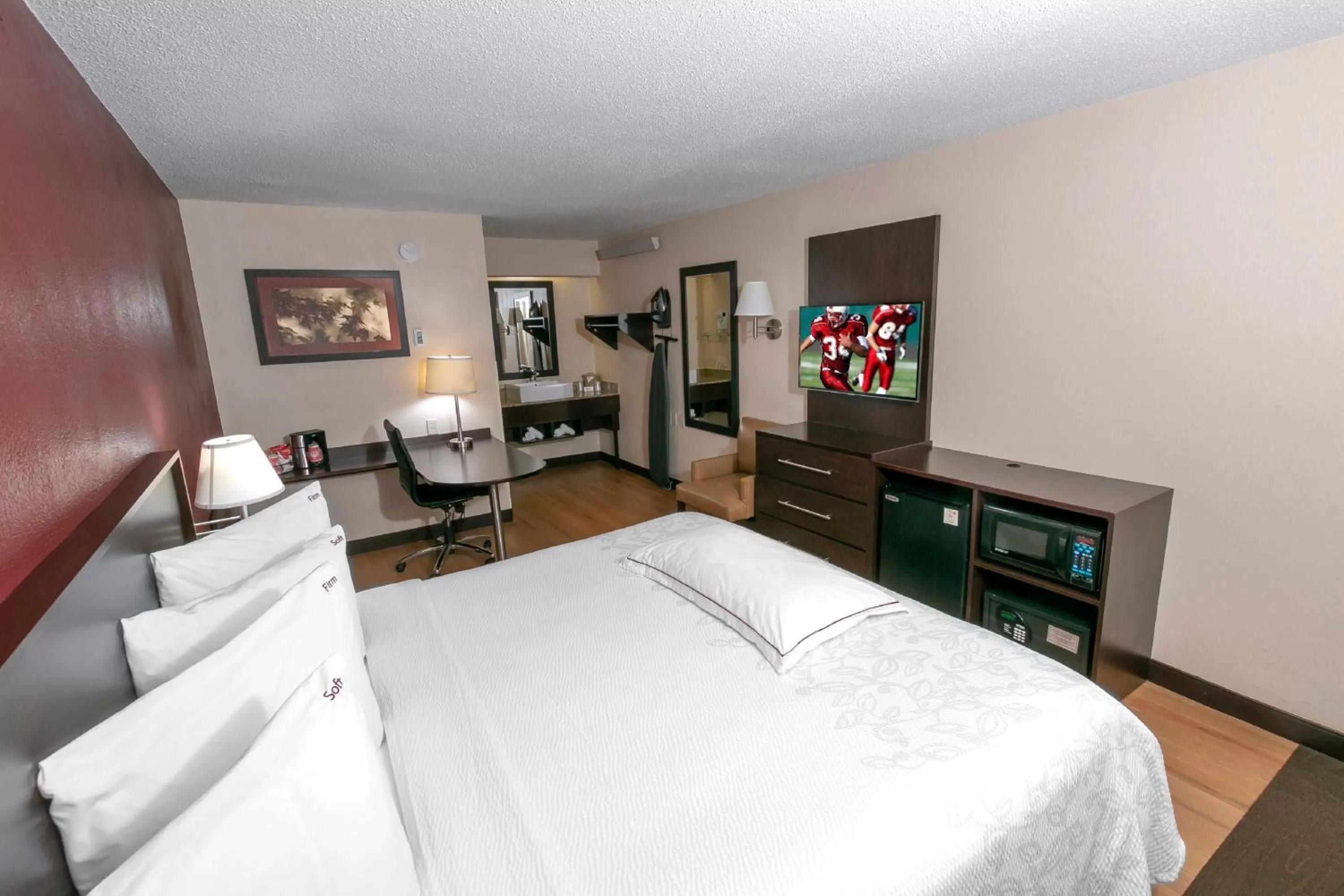 Premium King Room Smoke Free (Upgraded Bedding & Snack) in Red Roof Inn PLUS+ Pittsburgh East - Monroeville