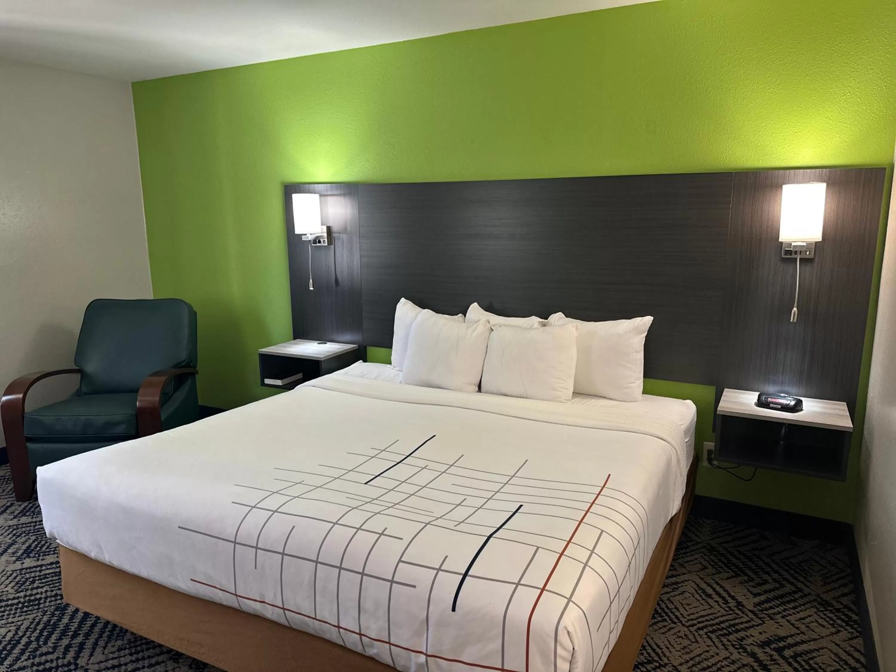 Deluxe King Room - Non-Smoking in La Quinta Inn by Wyndham Omaha Southwest