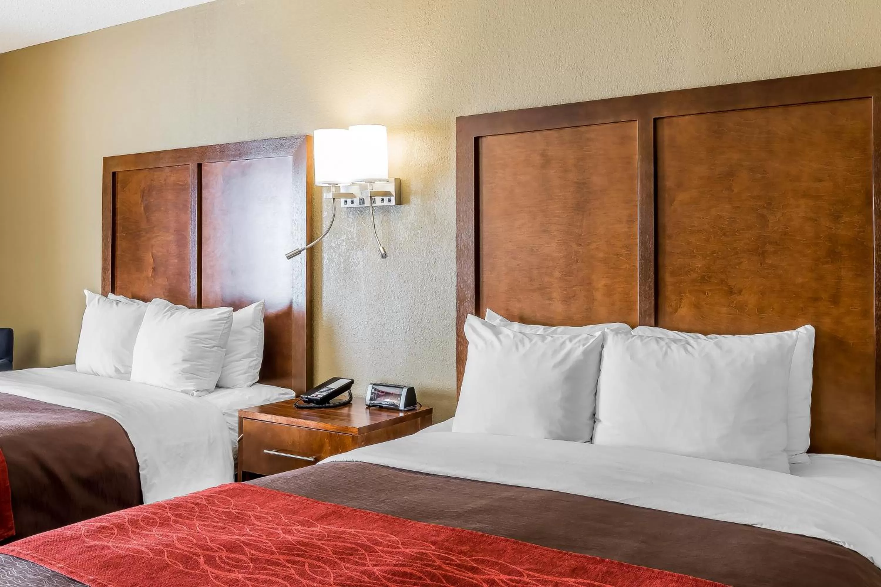 King Room with Roll-In Shower - Accessible/Non-Smoking in Comfort Inn & Suites Dalton