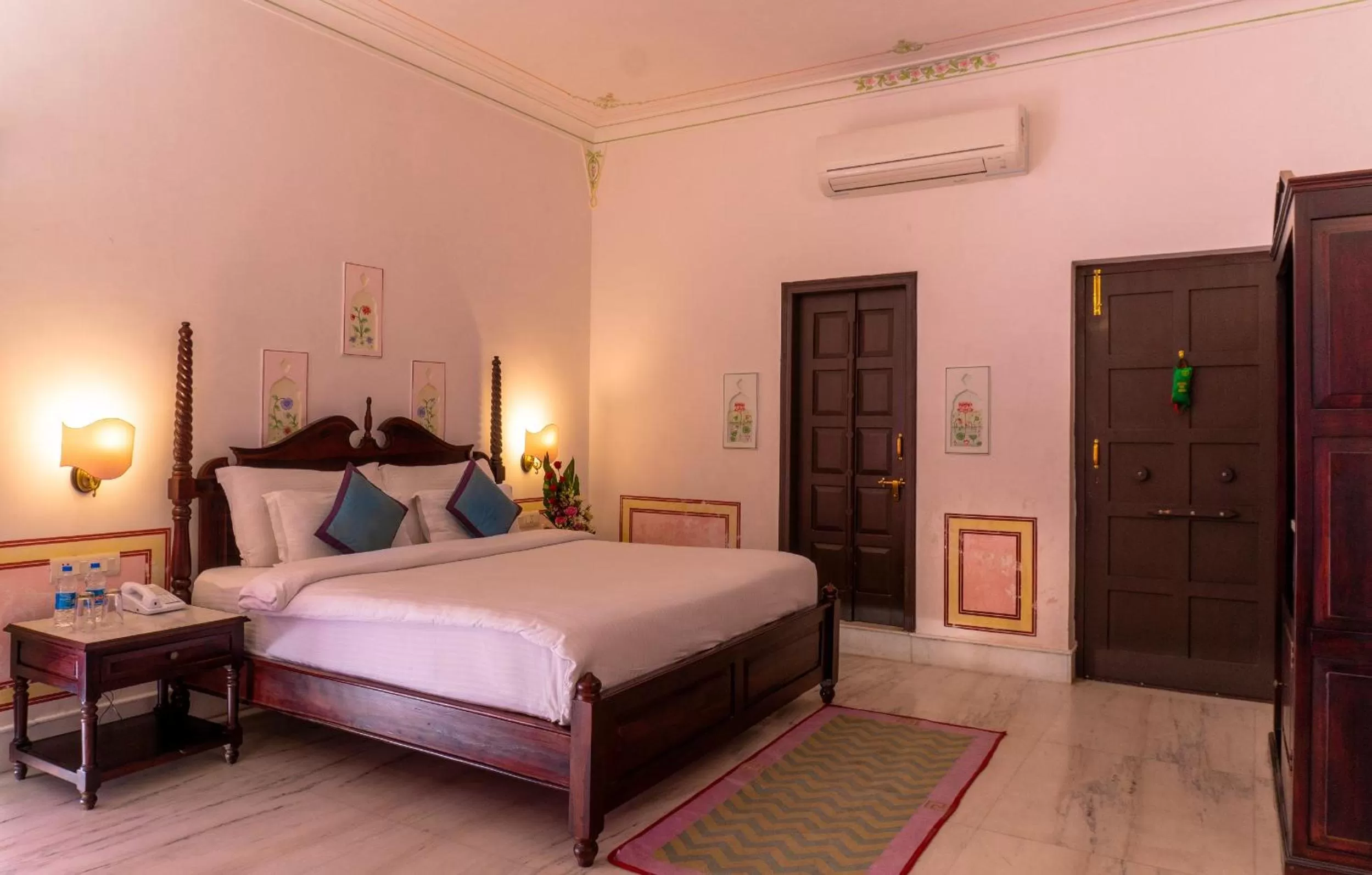 Superior King Room in Amar Kothi