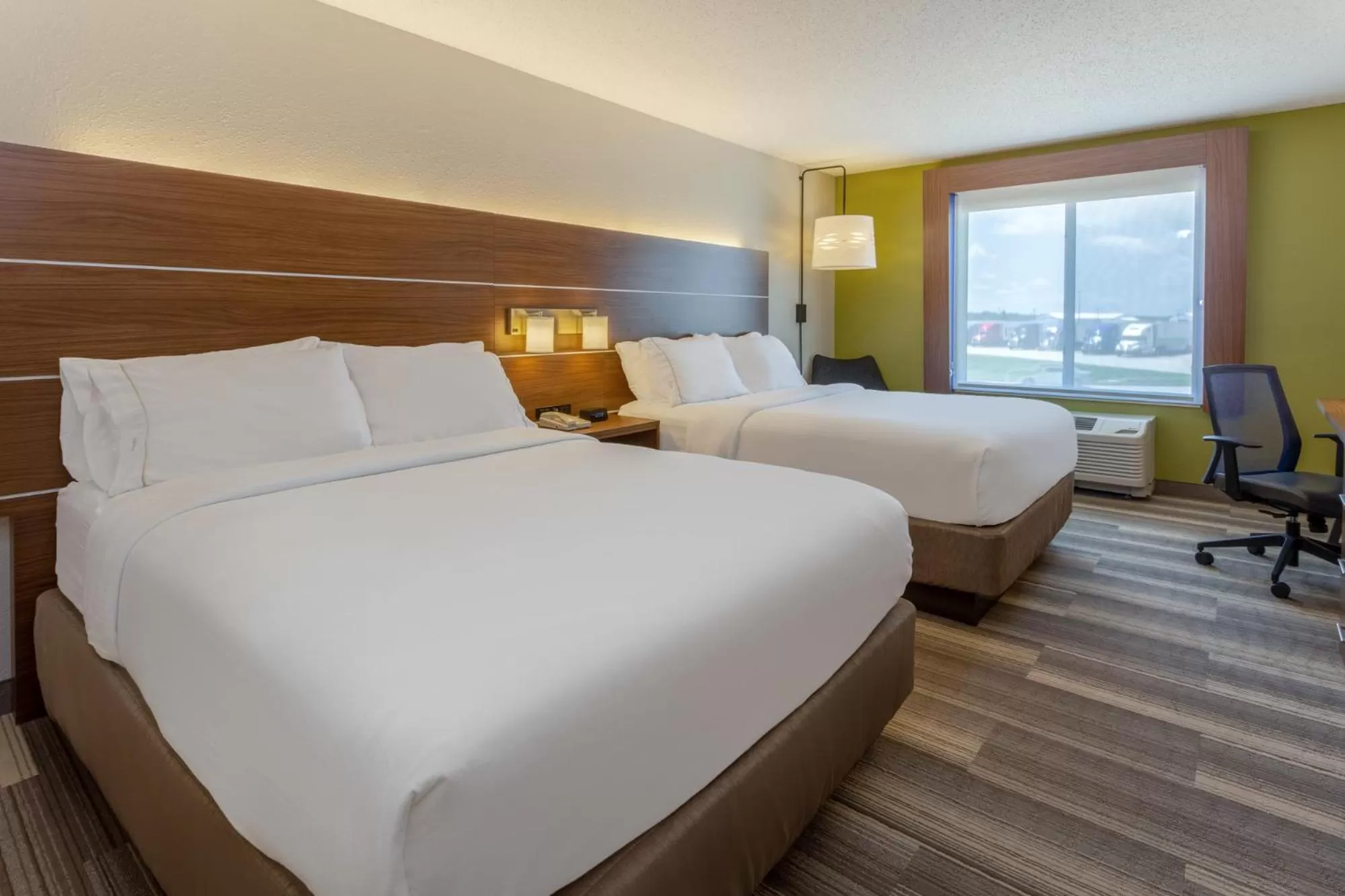 Queen Suite with Mobility Accessible Tub - Non-Smoking in Holiday Inn Express & Suites Vandalia by IHG