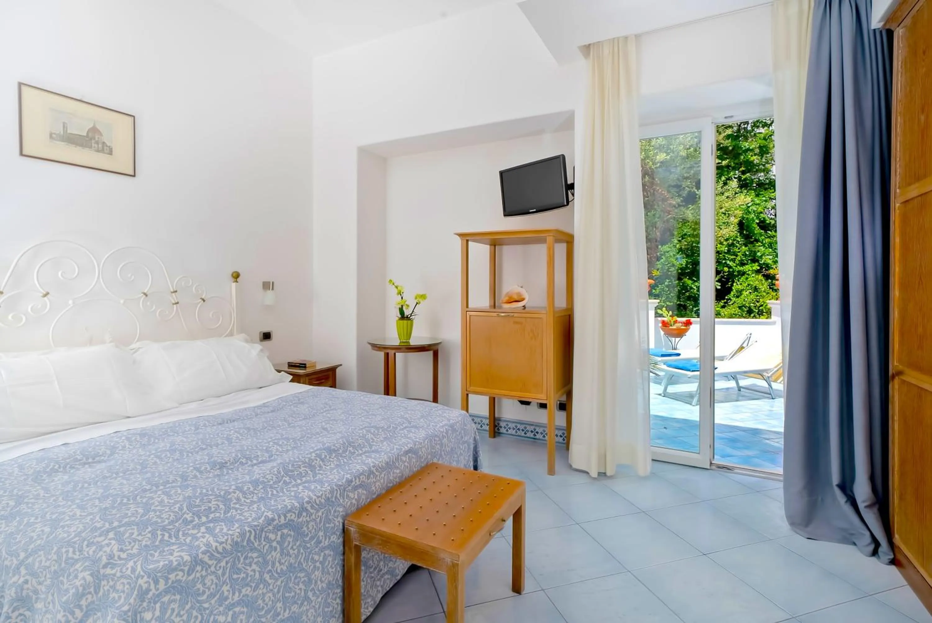 Double or Twin Room with Garden View in Hotel La Floridiana