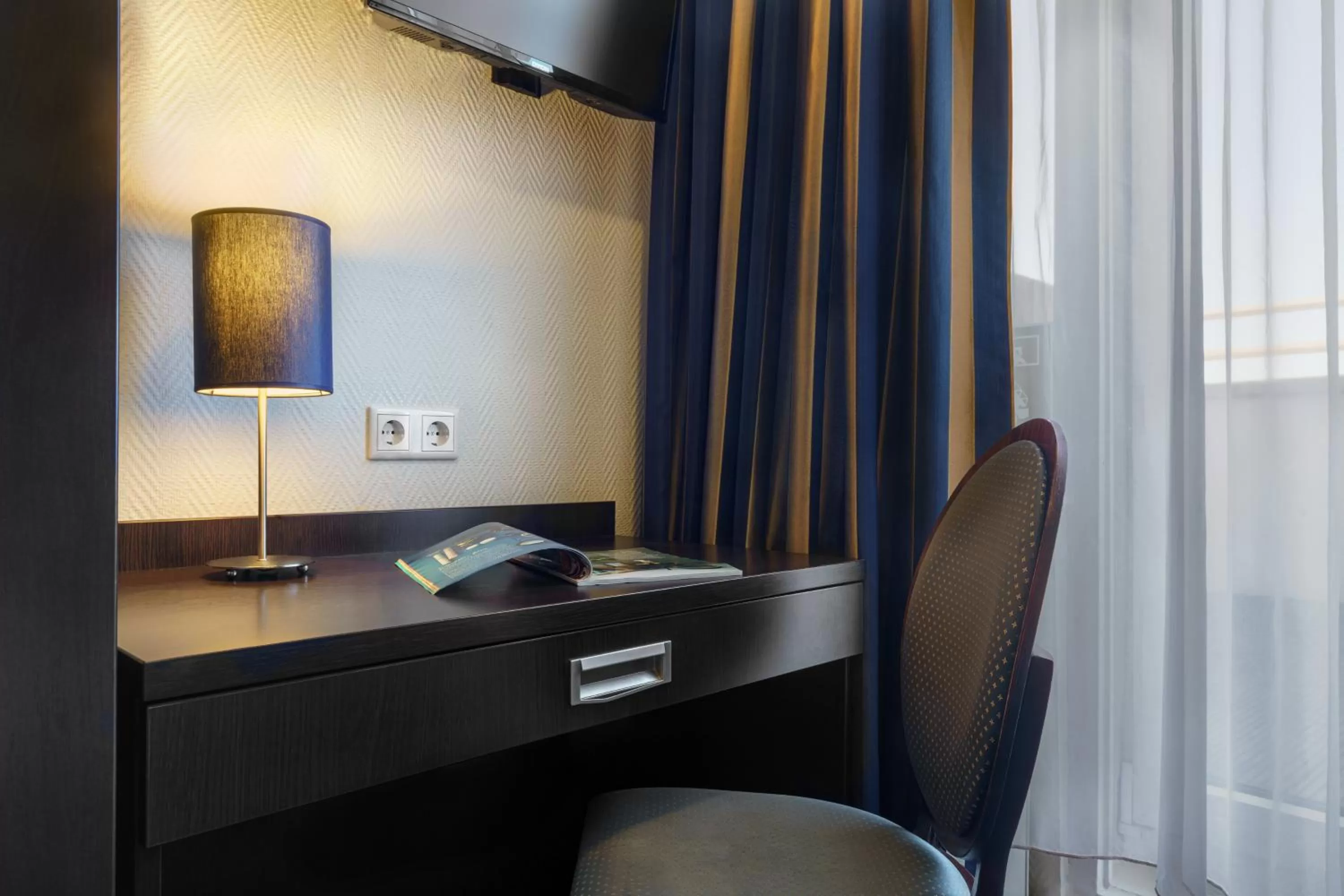 Economy Single Room in Hotel Continental Hamburg Hauptbahnhof