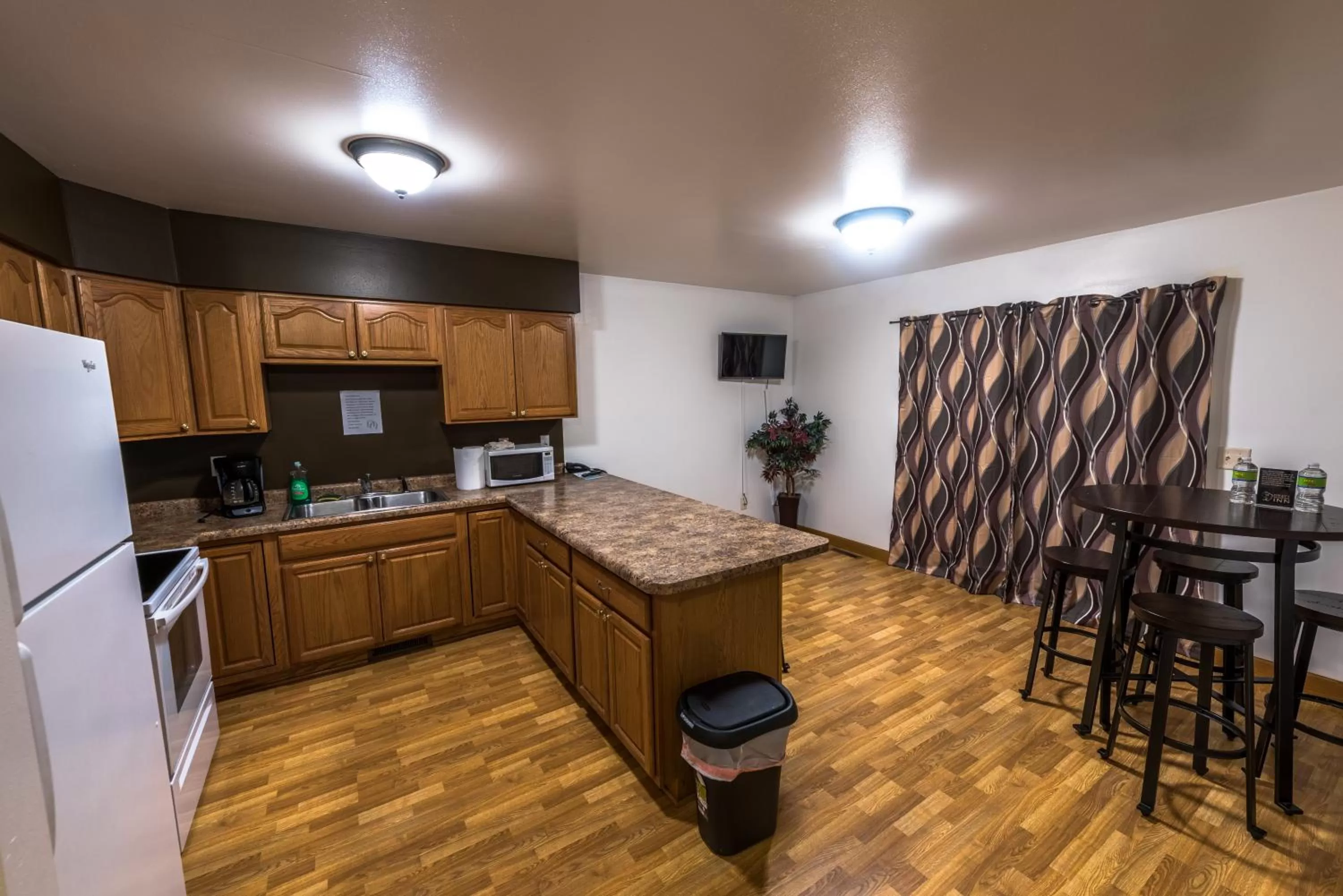 One-Bedroom Efficiency in Draft Horse Inn and Suites