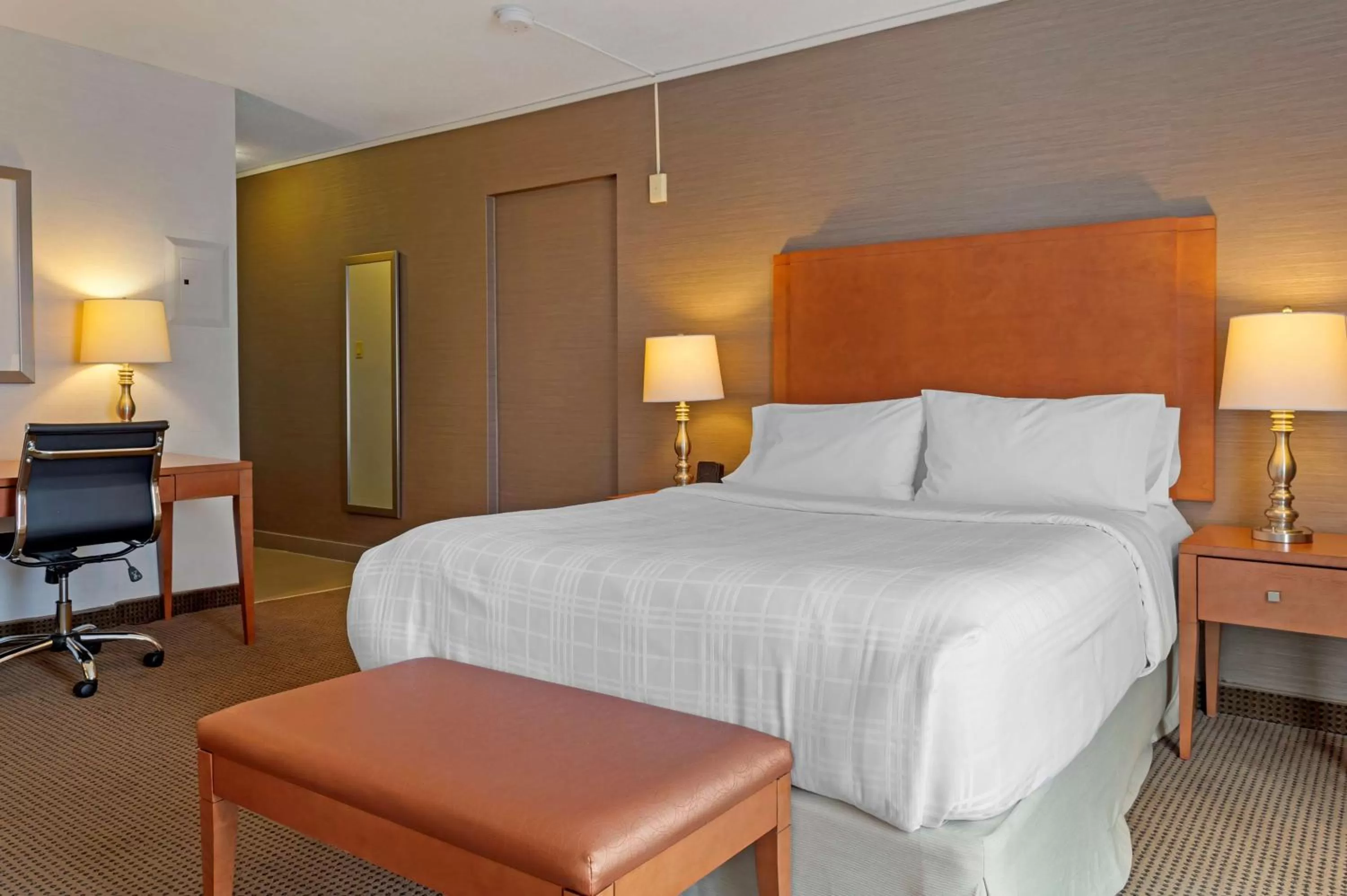 Queen Suite with One Queen Bed and One Double Bed in Best Western Plus Gatineau-Ottawa Downtown