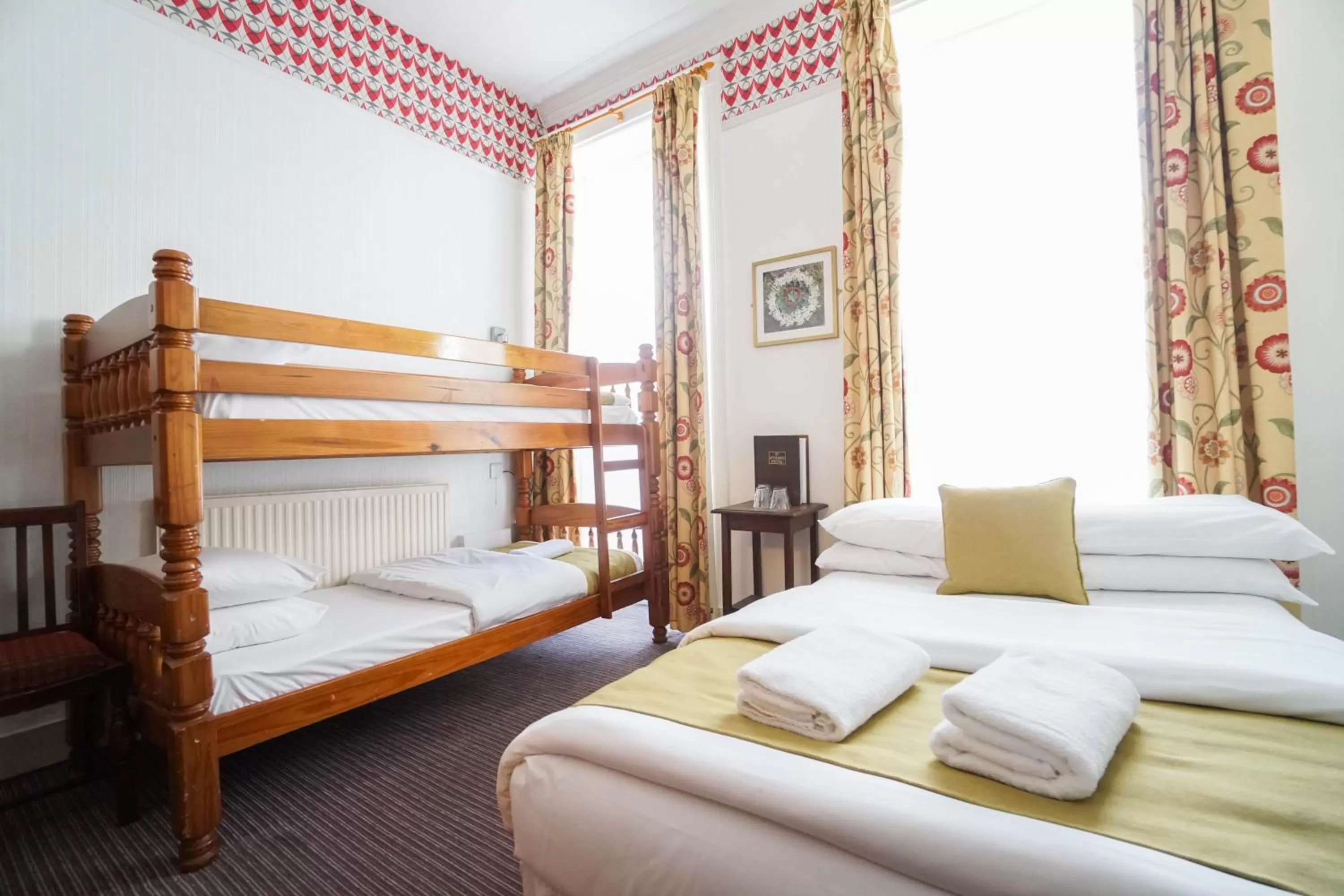 Quadruple Room with Private Bathroom in St Athans Hotel