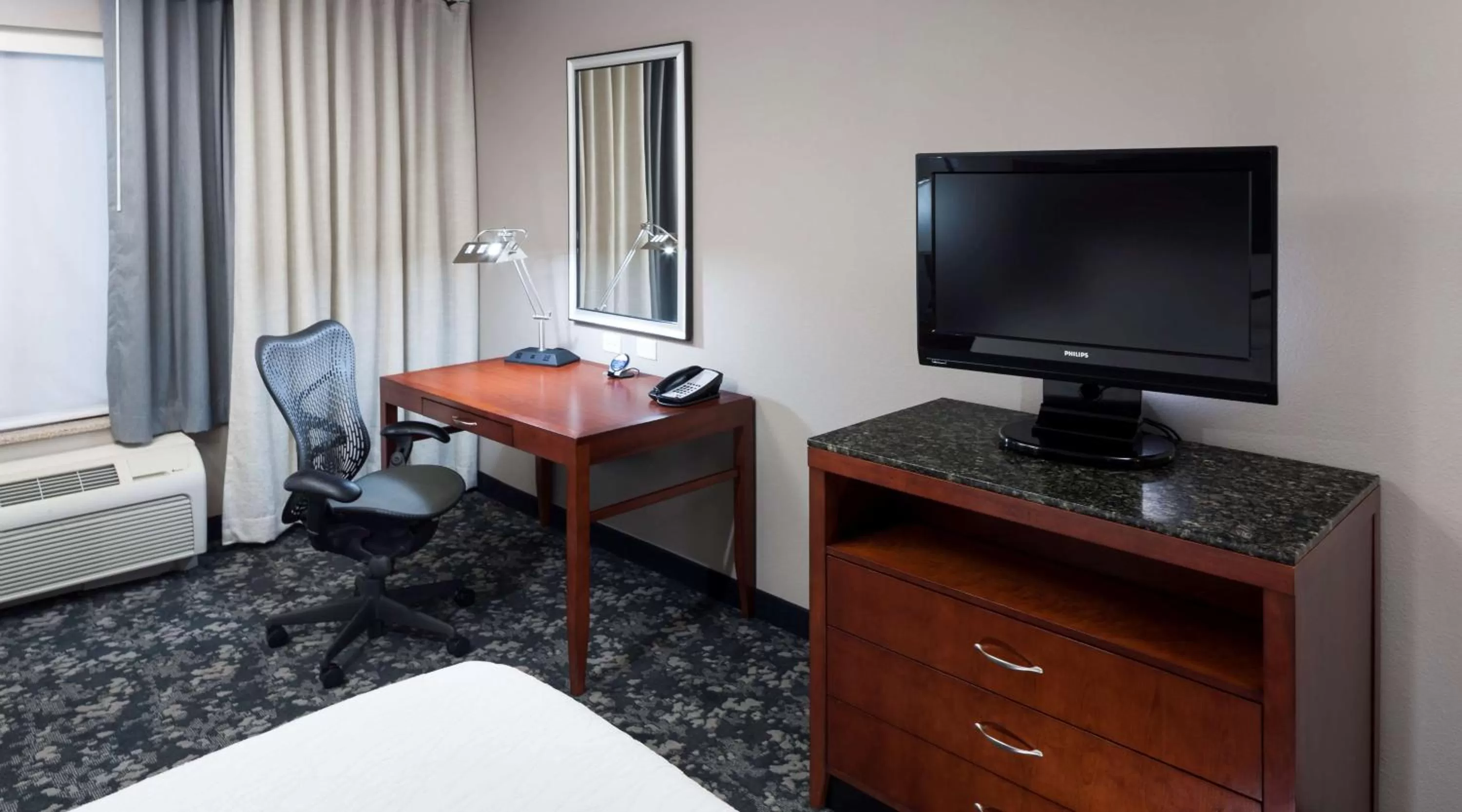 Premium King Room with Sofa Bed in Hilton Garden Inn Austin North
